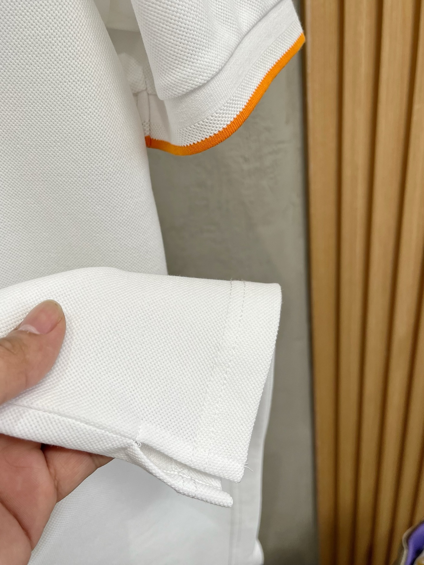    爱马仕 2025春夏新款男士标识短袖Polo衫，延续经典商务休闲翻领POLO恤.该款Polo衫采用