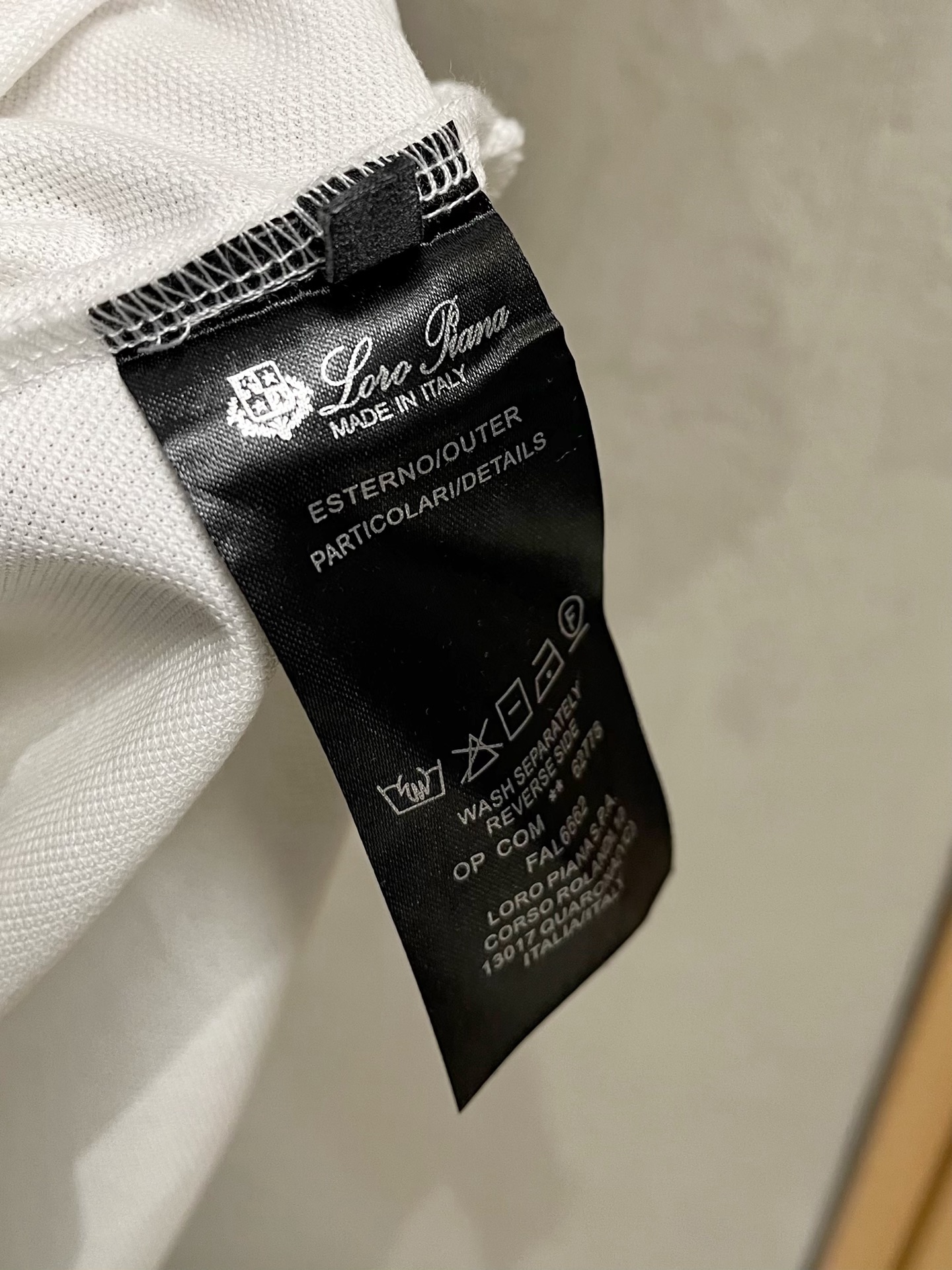    lP🆕 春夏新款男士标识短袖Polo衫，延续经典商务休闲翻领POLO恤.该款Polo衫采用丝光双面