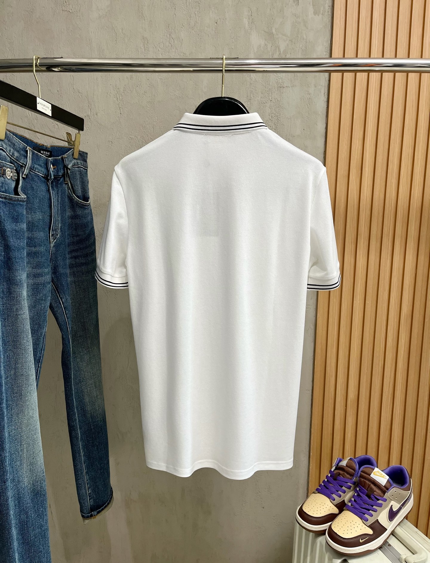    lP🆕 春夏新款男士标识短袖Polo衫，延续经典商务休闲翻领POLO恤.该款Polo衫采用丝光双面