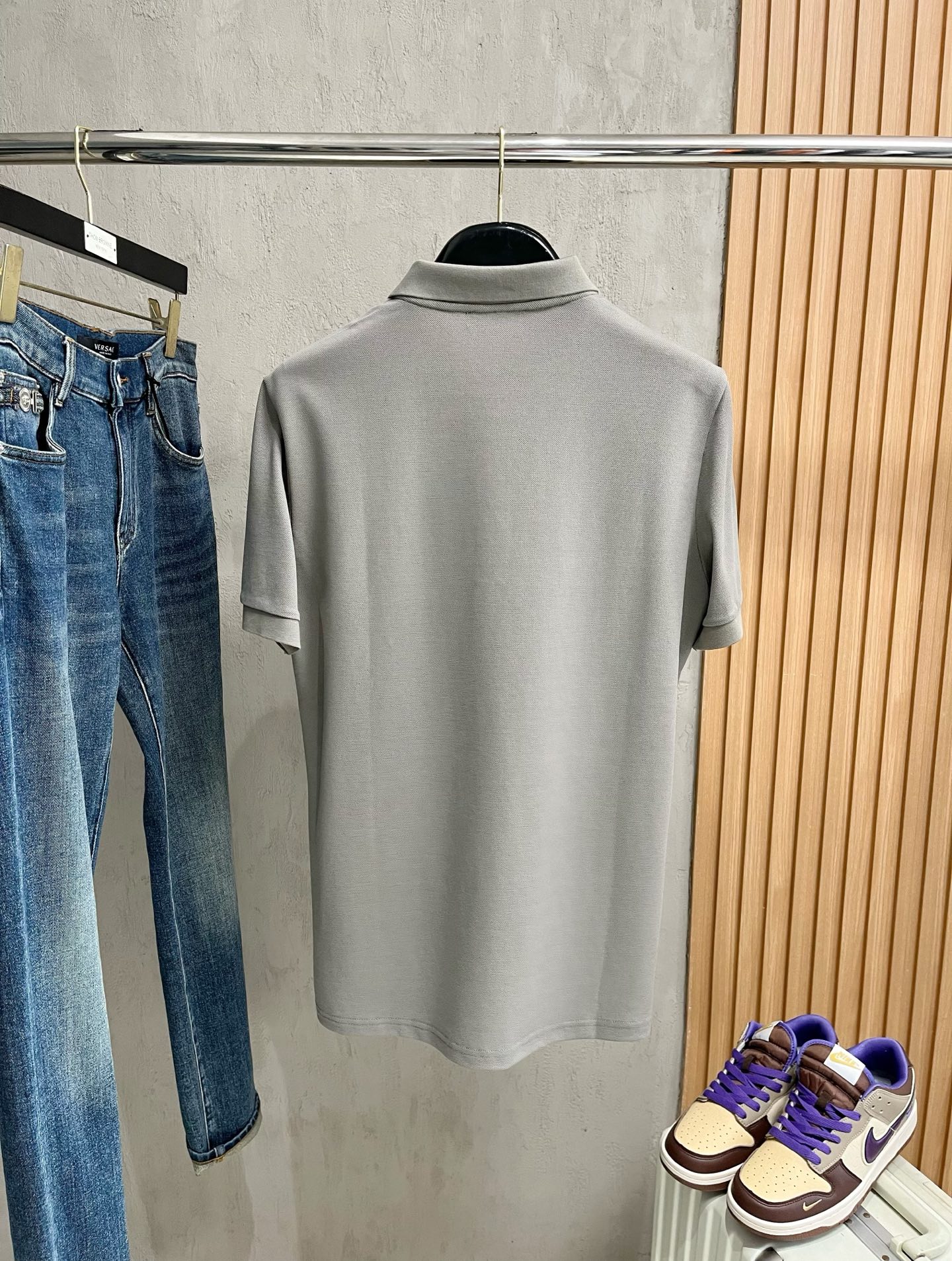    罗意威 2025春夏新款男士标识短袖Polo衫，延续经典商务休闲翻领POLO恤.该款Polo衫采用