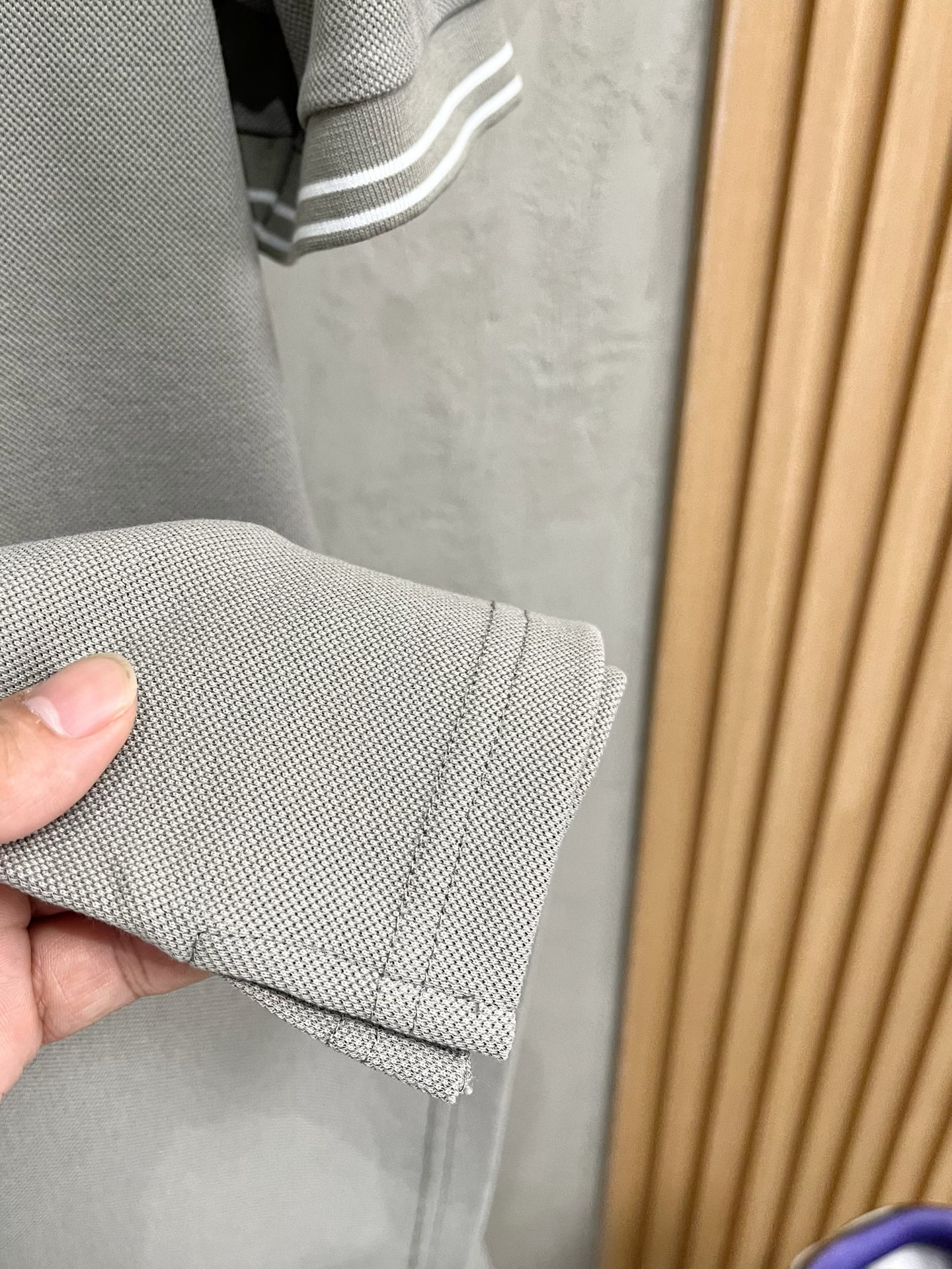    lP🆕 春夏新款男士标识短袖Polo衫，延续经典商务休闲翻领POLO恤.该款Polo衫采用丝光双面