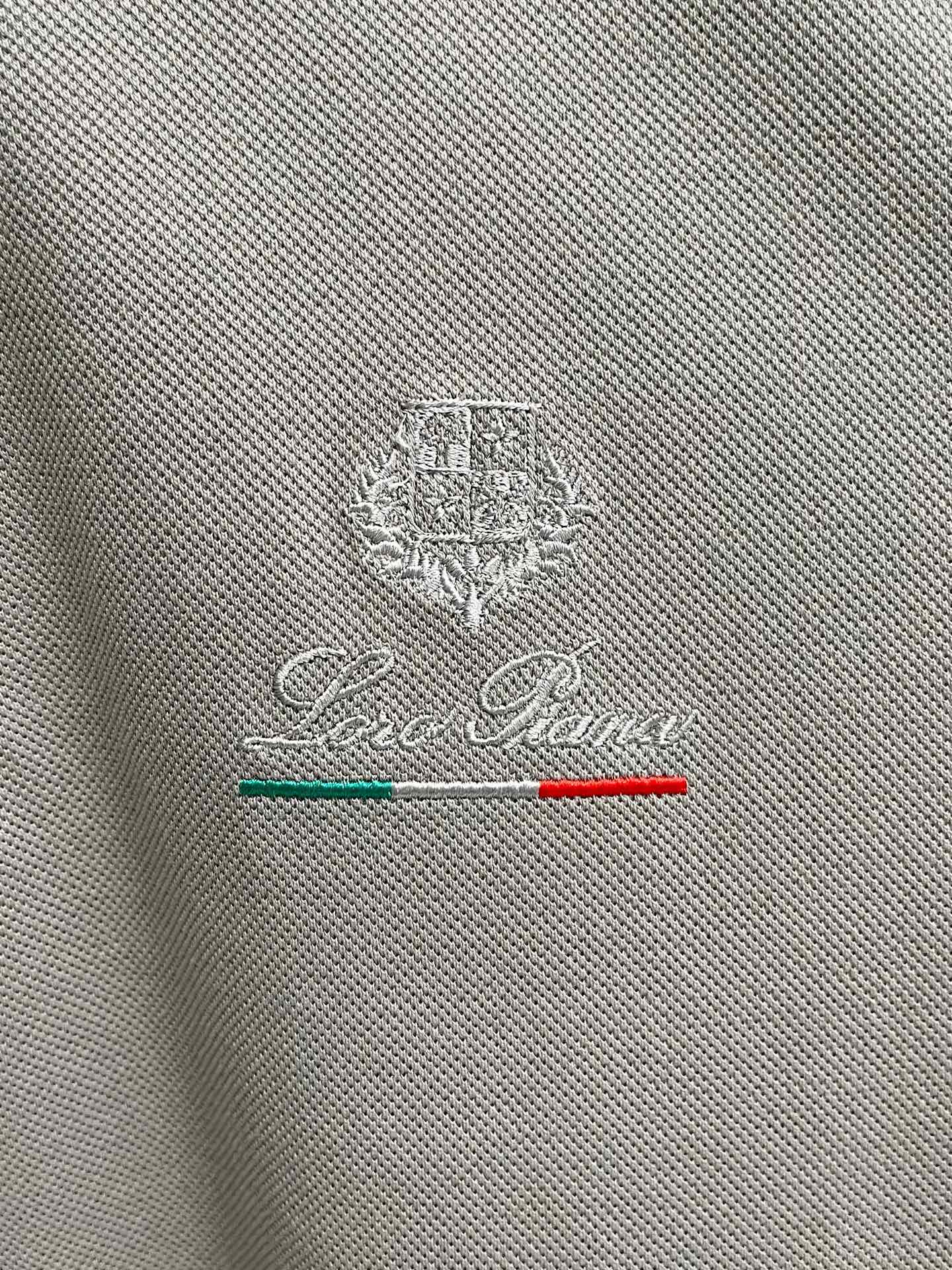    lP🆕 春夏新款男士标识短袖Polo衫，延续经典商务休闲翻领POLO恤.该款Polo衫采用丝光双面