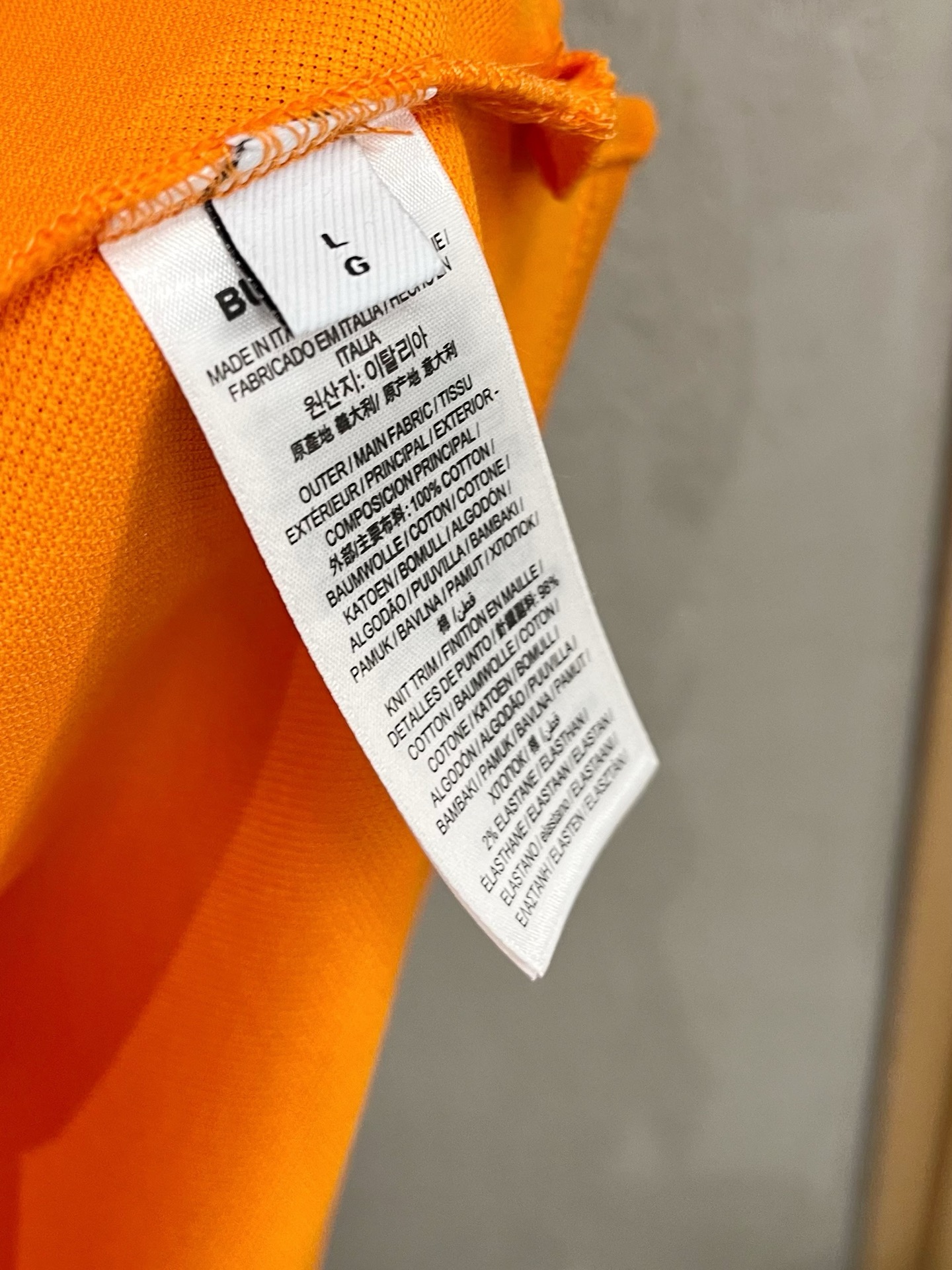    巴宝莉 2025春夏新款男士标识短袖Polo衫，延续经典商务休闲翻领POLO恤.该款Polo衫采用