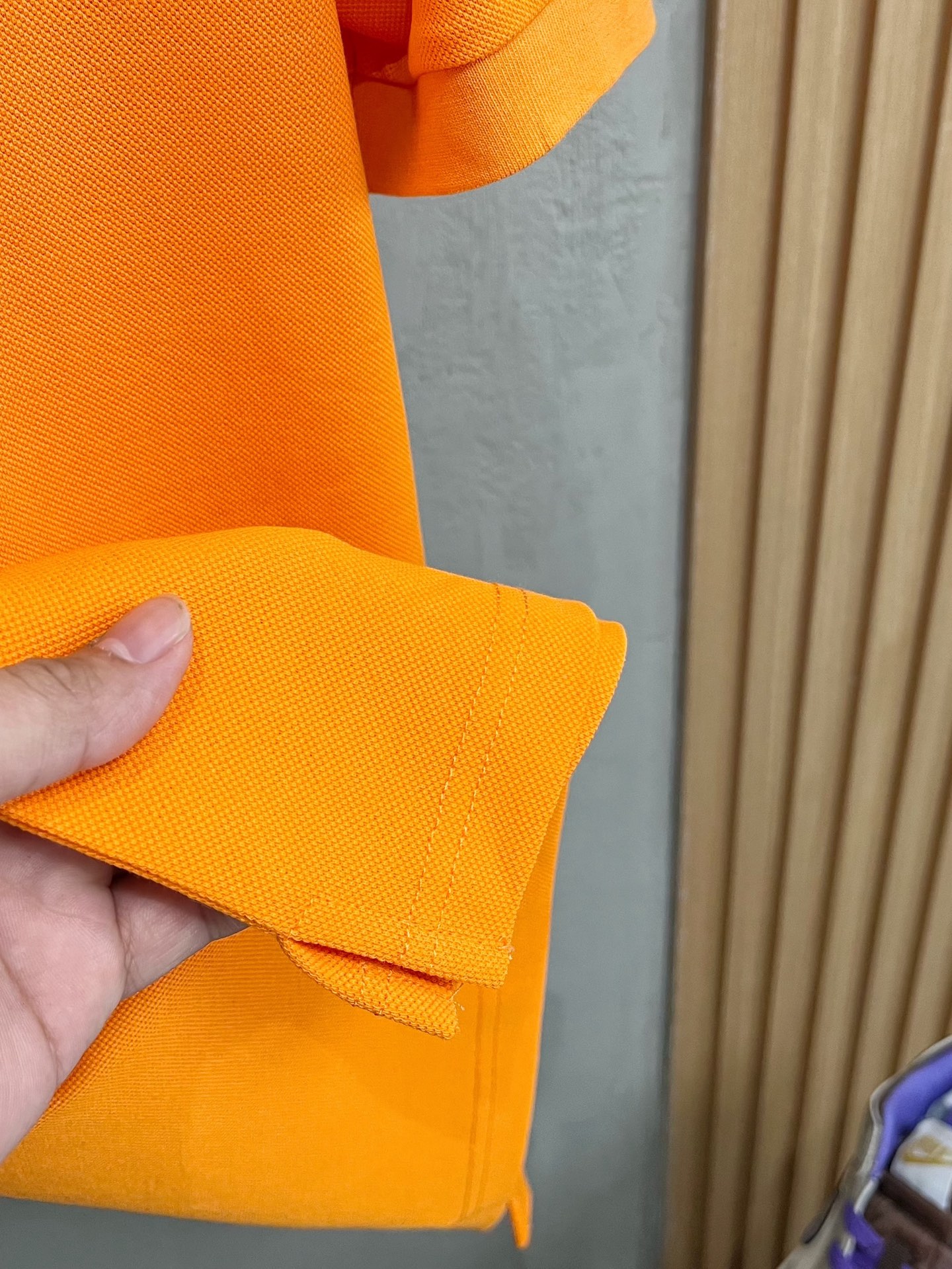    巴宝莉 2025春夏新款男士标识短袖Polo衫，延续经典商务休闲翻领POLO恤.该款Polo衫采用