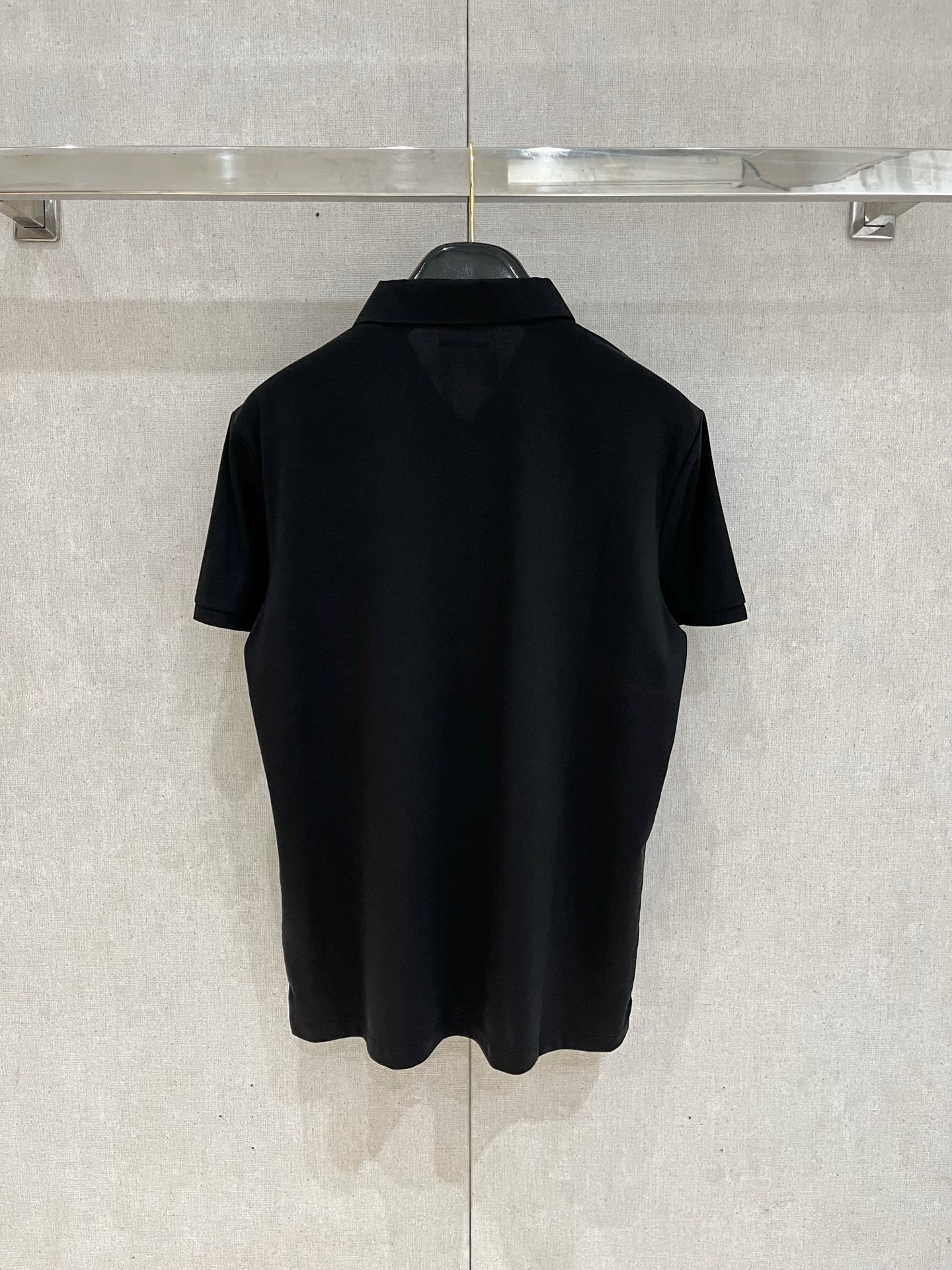 Prada 普拉达 拉链设计丝光面料Polo
颜色：黑色 蓝色 白色
码数：M-4XL 