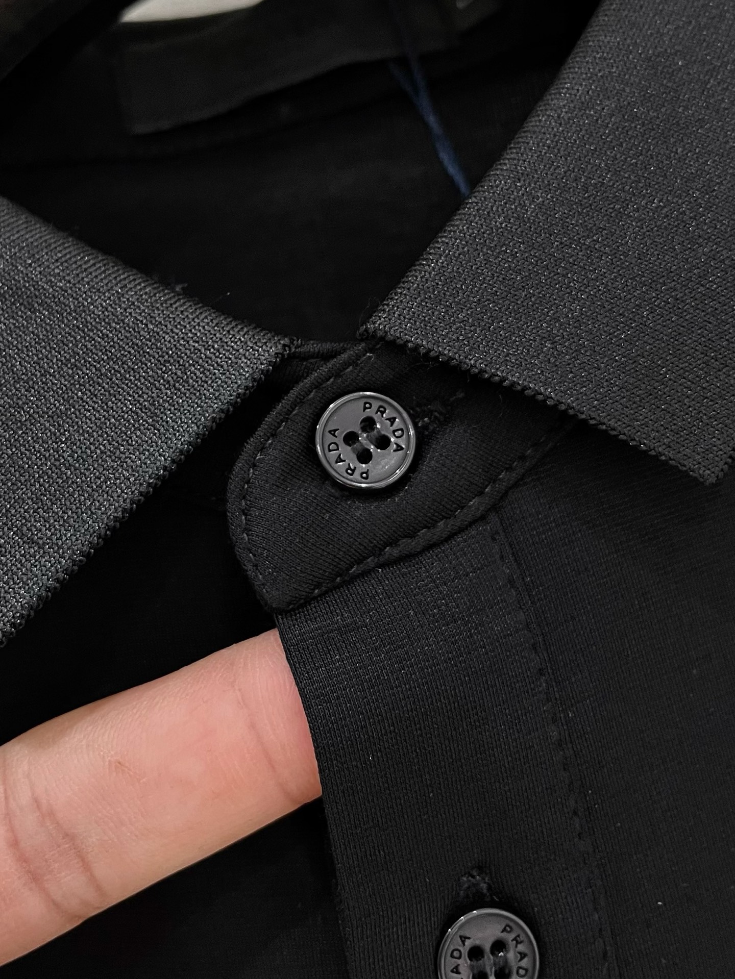 普拉达 2025春夏季新款 丝光棉材质
颜色：黑色 白色 蓝色
码数：M-4XL  
