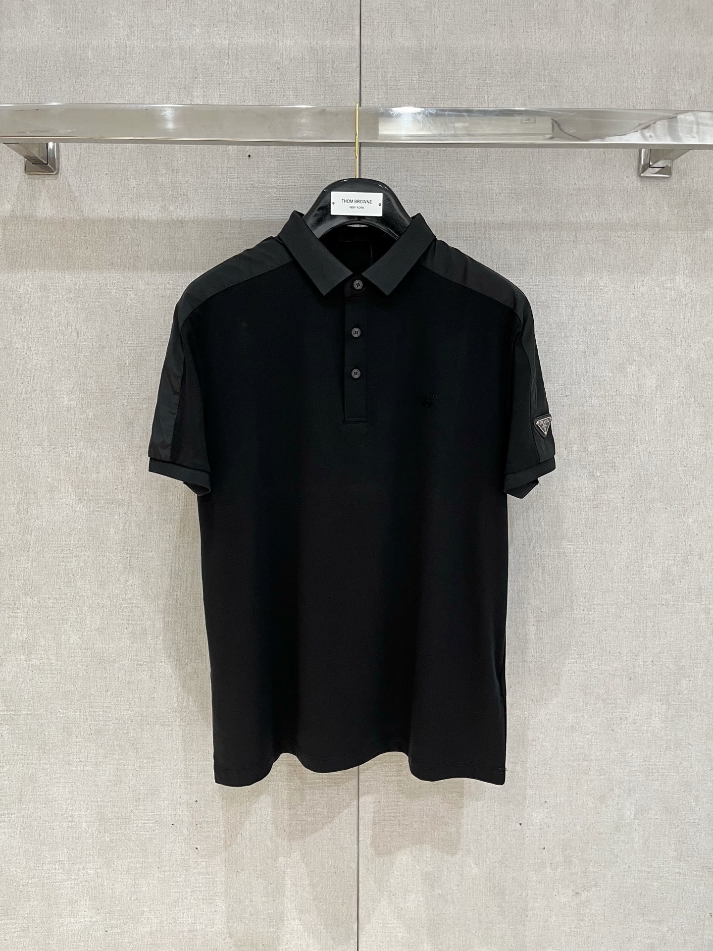 普拉达 2025春夏季新款 丝光棉材质
颜色：黑色 白色 蓝色
码数：M-4XL  