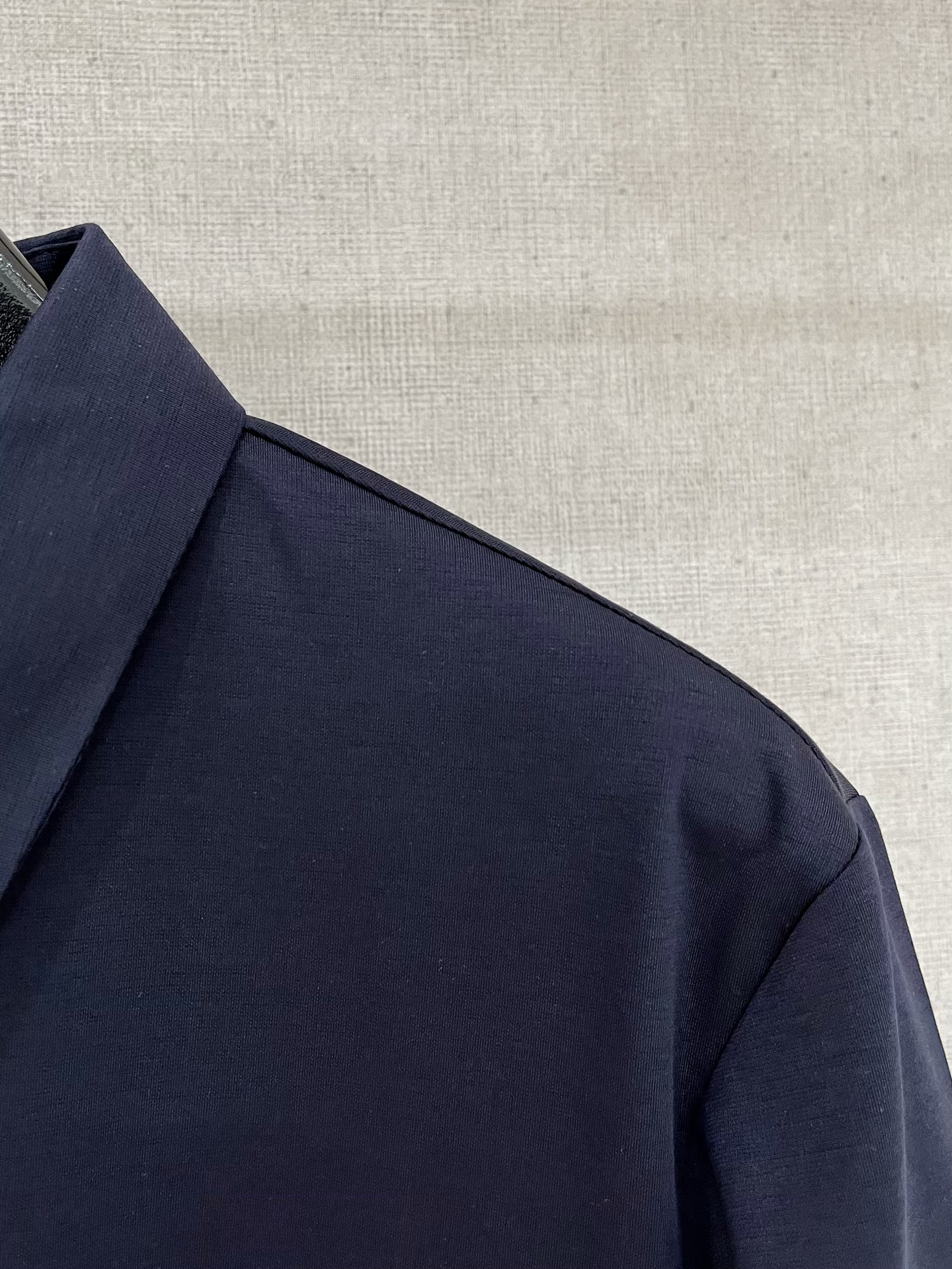 Prada 普拉达 拉链设计丝光面料Polo
颜色：黑色 蓝色 白色
码数：M-4XL 