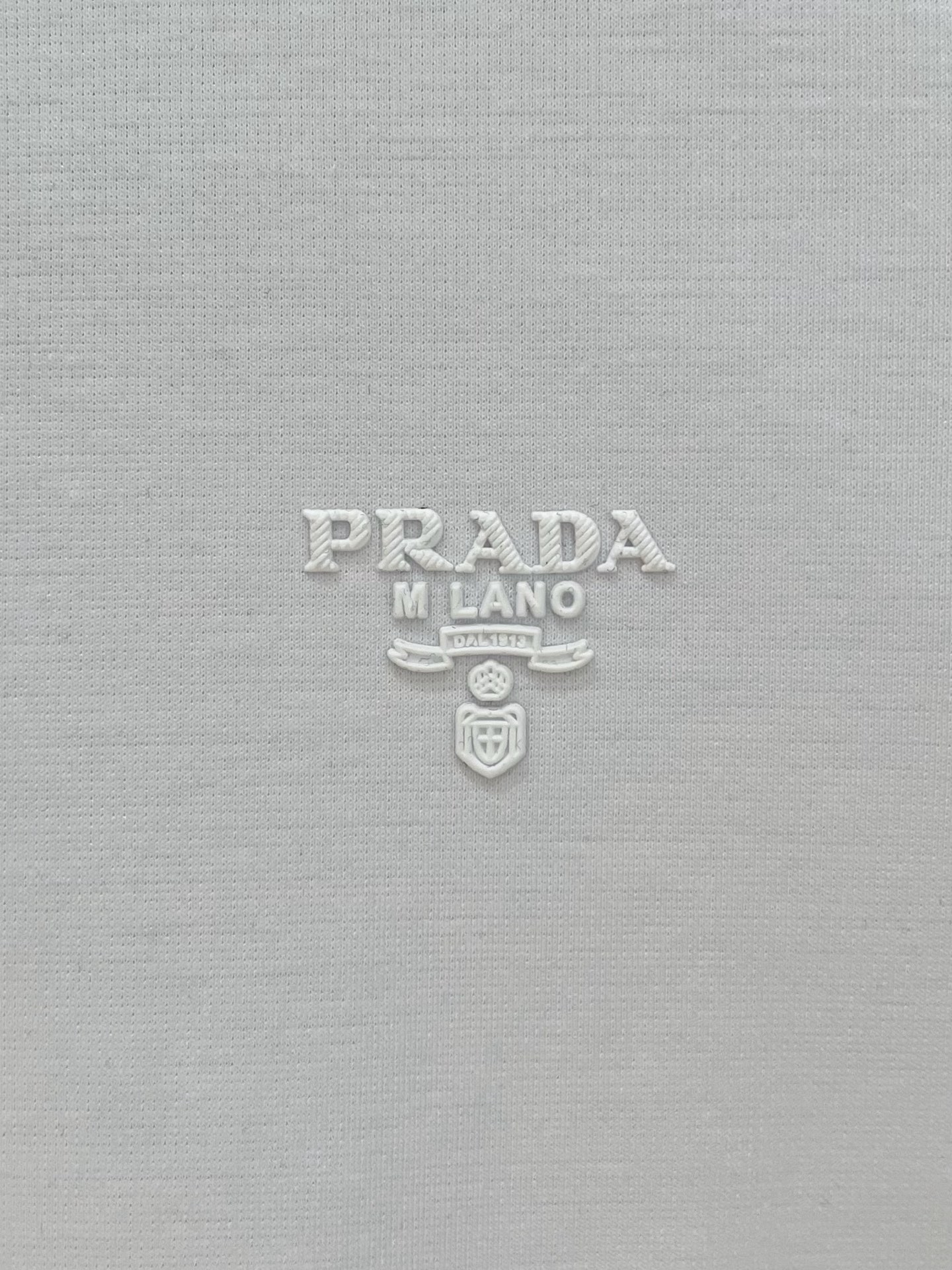 Prada 普拉达 拉链设计丝光面料Polo
颜色：黑色 蓝色 白色
码数：M-4XL 