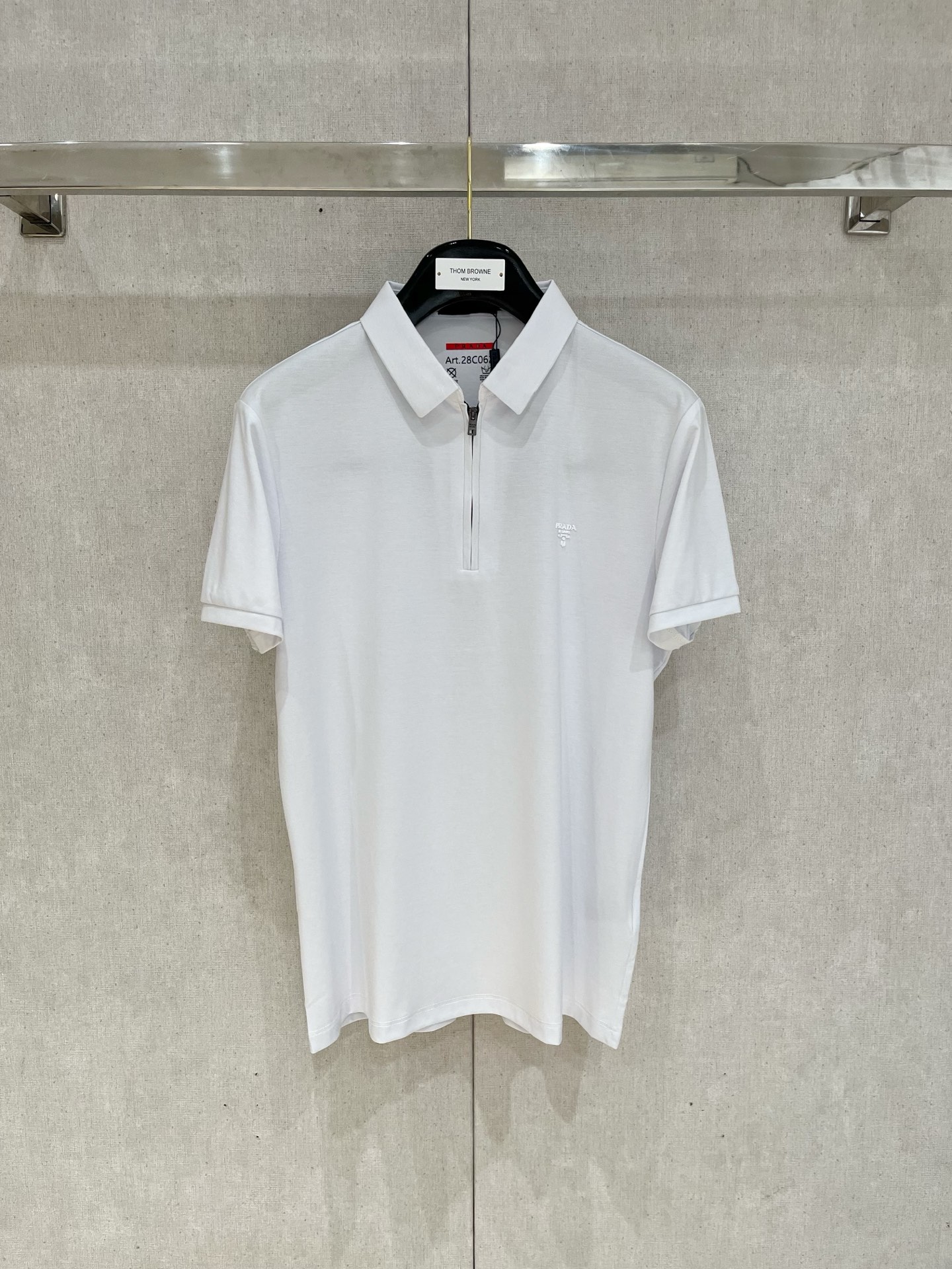 Prada 普拉达 拉链设计丝光面料Polo
颜色：黑色 蓝色 白色
码数：M-4XL 
