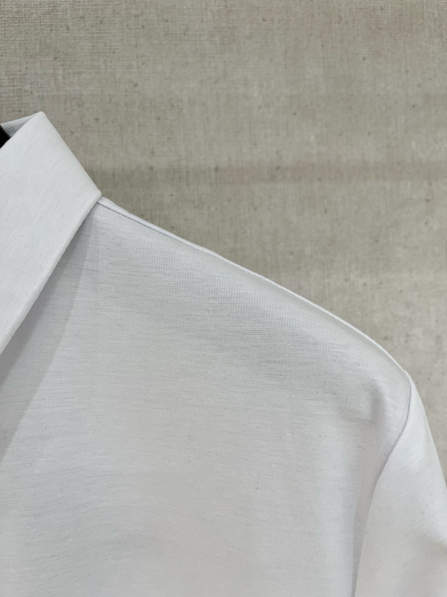 Prada 普拉达 拉链设计丝光面料Polo
颜色：黑色 蓝色 白色
码数：M-4XL 