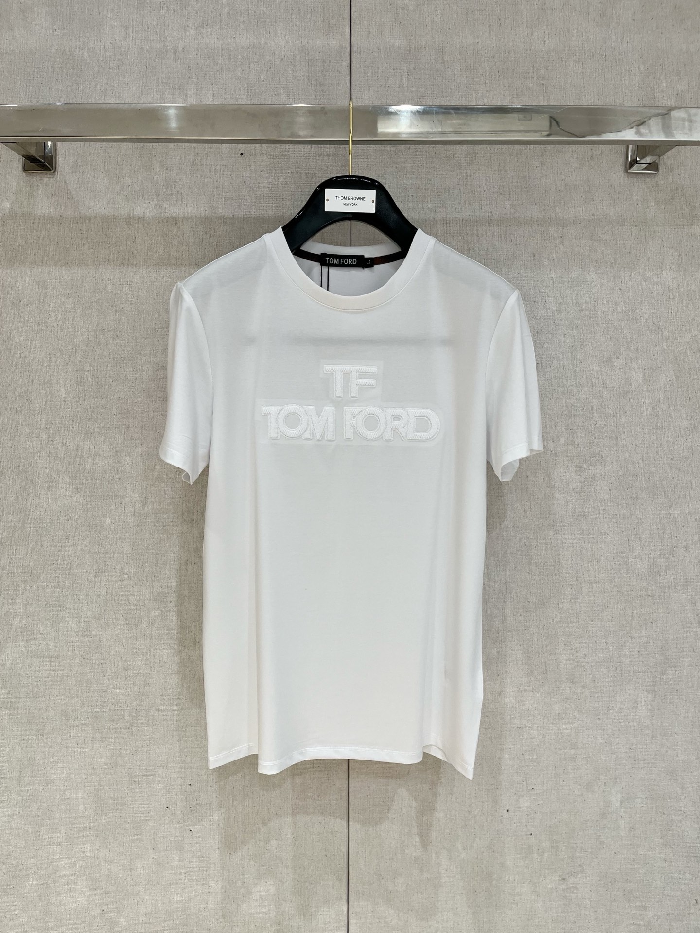 NO:139520,TF 2025 spring and summer new model jade silk material color black white code M-4XL,,tom ford,alexander wang19860909TF 2025春夏新款 玉蚕丝材质 颜色黑色 白色 码数M-4XL,,tom ford,alexander wang,Men's clothing