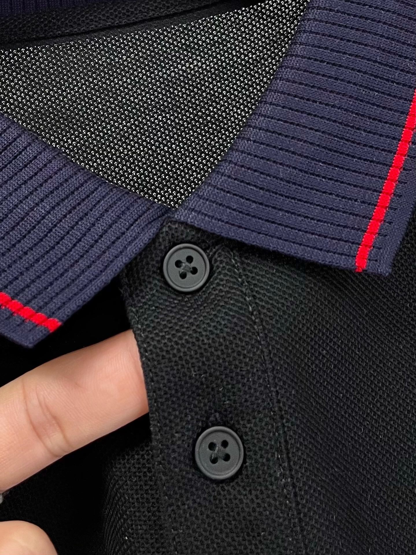 Moncler-蒙口 商务休闲通勤款,渠道精品!唯美主义的英式裁剪艺术尽显男士魅力风采.
25春夏