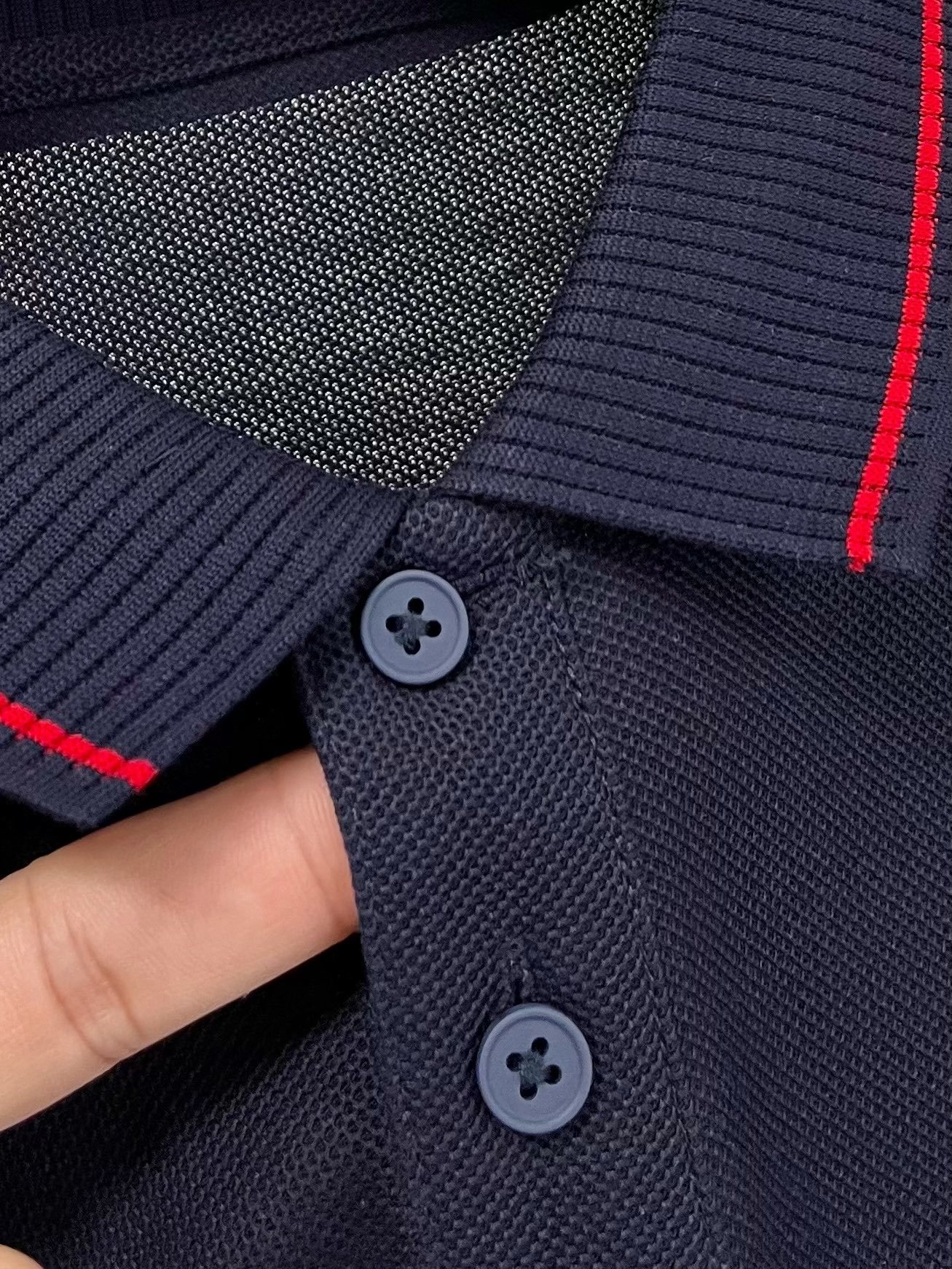 Moncler-蒙口 商务休闲通勤款,渠道精品!唯美主义的英式裁剪艺术尽显男士魅力风采.
25春夏