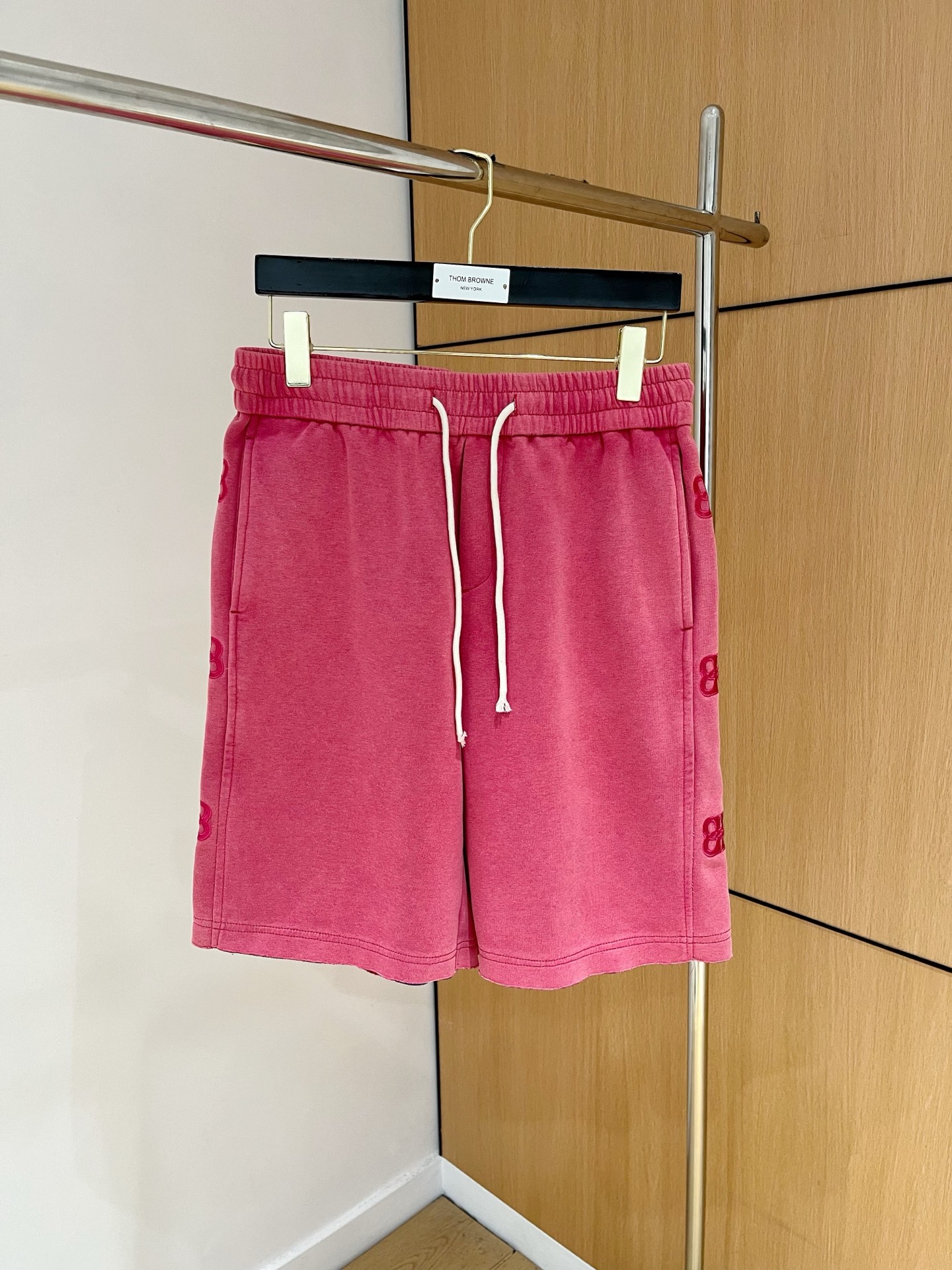 NO:140805,Balenciag＊The new summer men's casual shorts, high-end customized breathable fabric, extremely breathable elastic and comfortable, impeccable details, top-level auxiliary materials, original logo design concept, delicate and soft feel!  The upper body style is excellent!  Code number M-XXXL, balenciaga, shorts, alexander wang19860909Balenciag＊夏季新款男士休闲短裤,高级定制透气面料,透气弹力舒适度极高,细节无可挑剔,顶级辅料配备,原版logo设计理念,手感细腻柔软！上身版型超赞！ 码数M-XXXL,,balenciaga,shorts,alexander wang,Men's clothing