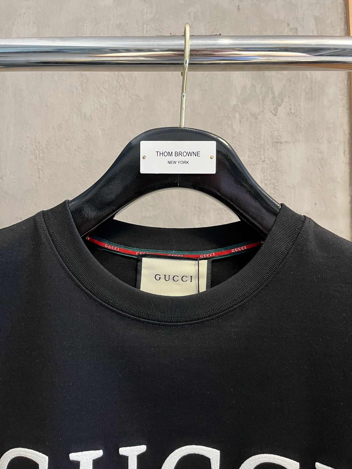  古驰      ⚠️
重磅推荐！2025ss夏装新品 专柜在售 最新系列图案logo短袖T恤 必须人手