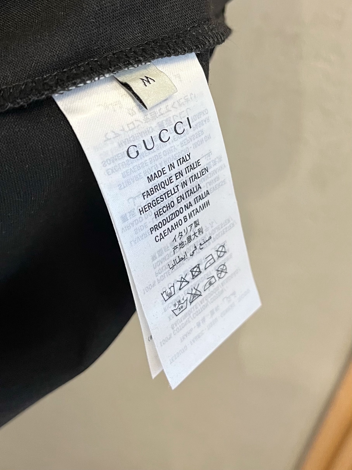  古驰      ⚠️
重磅推荐！2025ss夏装新品 专柜在售 最新系列图案logo短袖T恤 必须人手