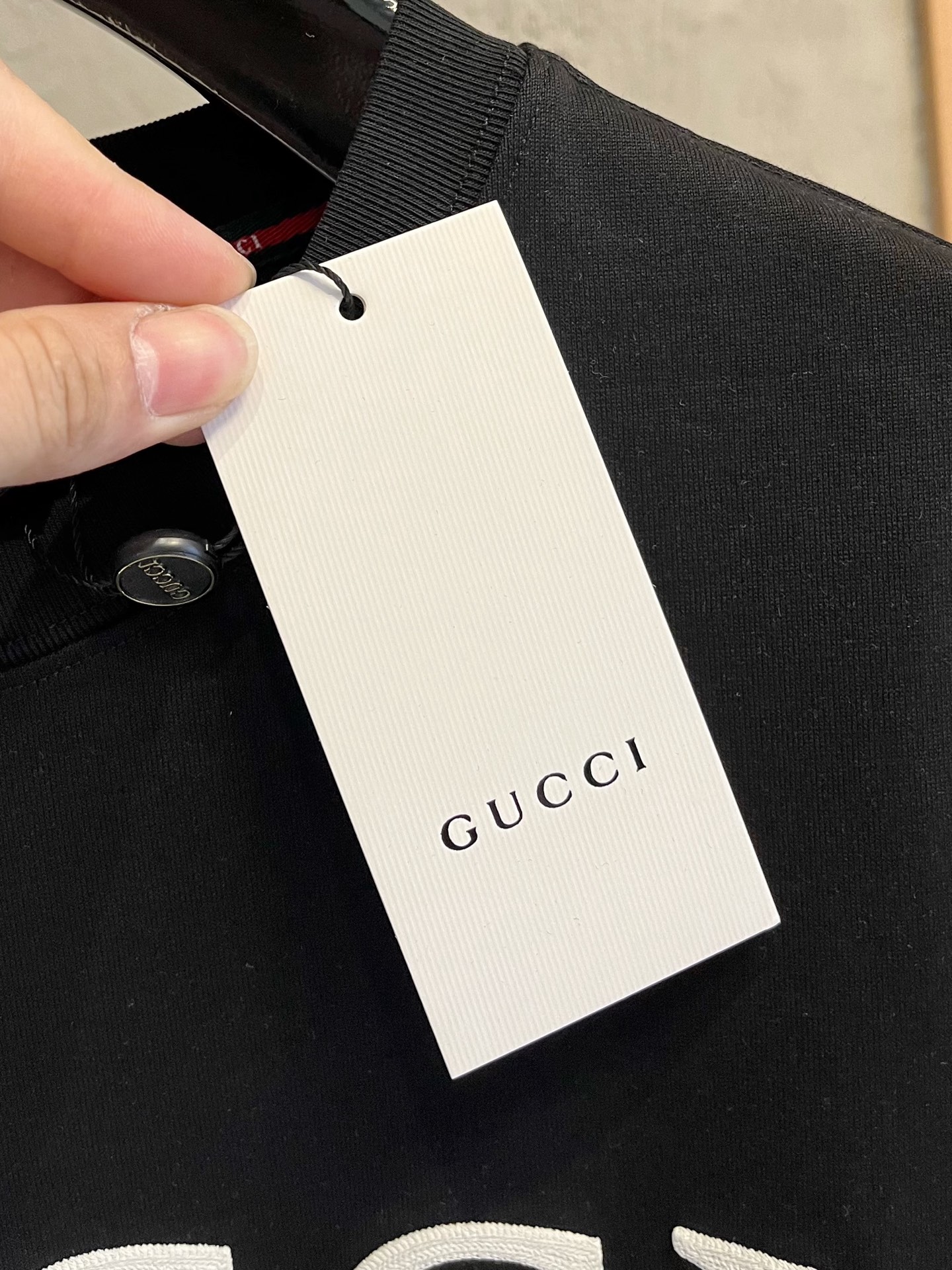  古驰      ⚠️
重磅推荐！2025ss夏装新品 专柜在售 最新系列图案logo短袖T恤 必须人手