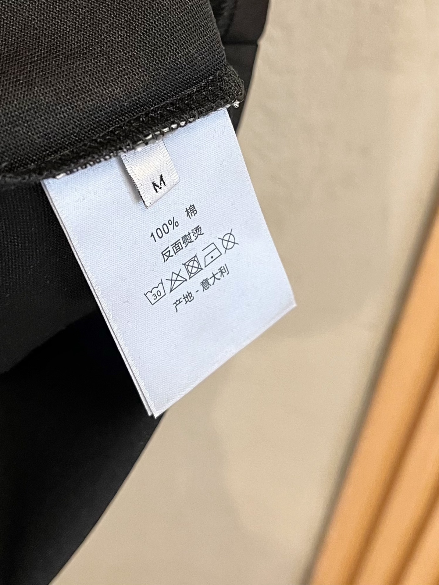  迪奥      ⚠️
重磅推荐！2025ss夏装新品 专柜在售 最新系列图案logo短袖T恤 必须人手