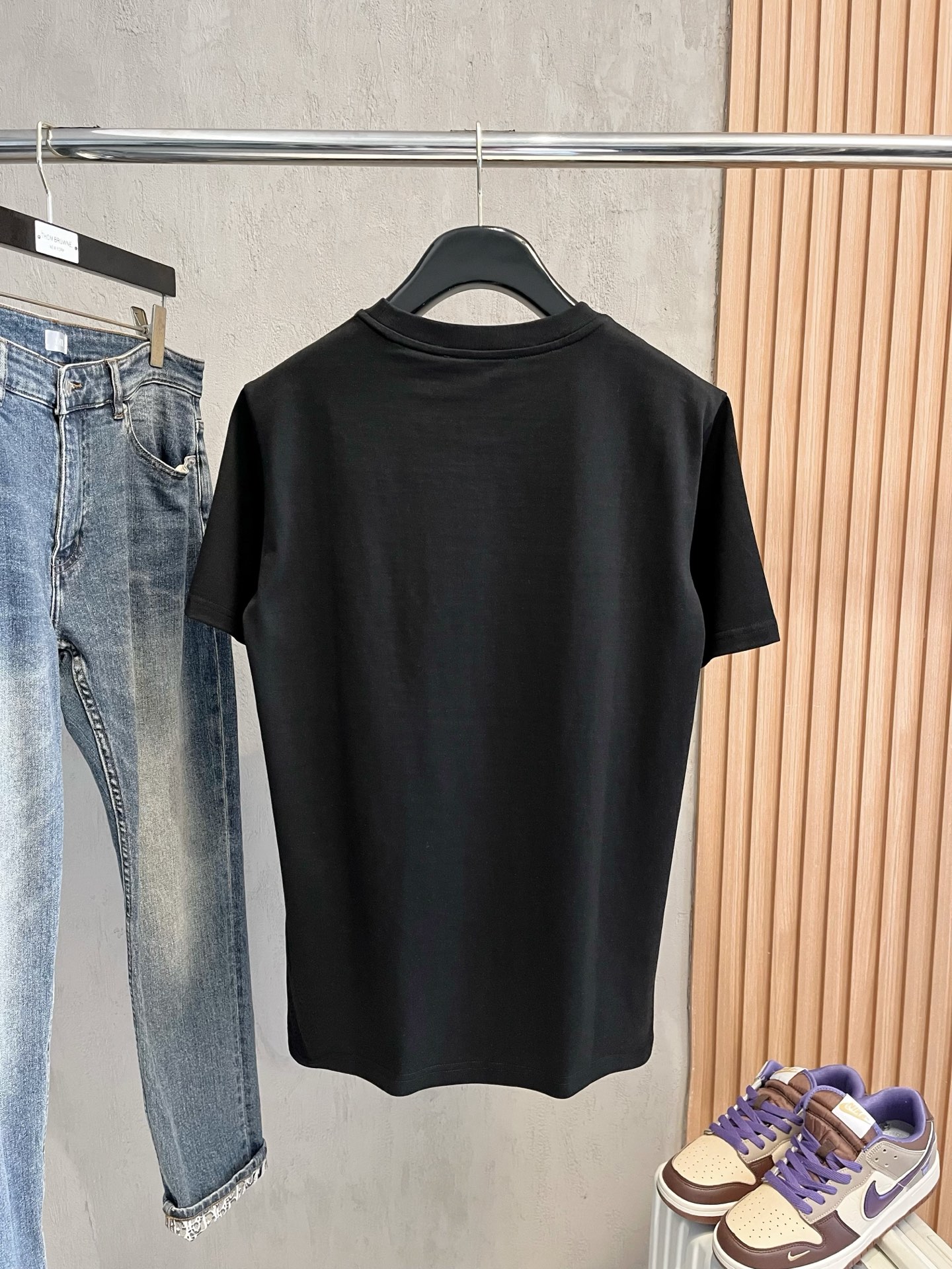  迪奥      ⚠️
重磅推荐！2025ss夏装新品 专柜在售 最新系列图案logo短袖T恤 必须人手