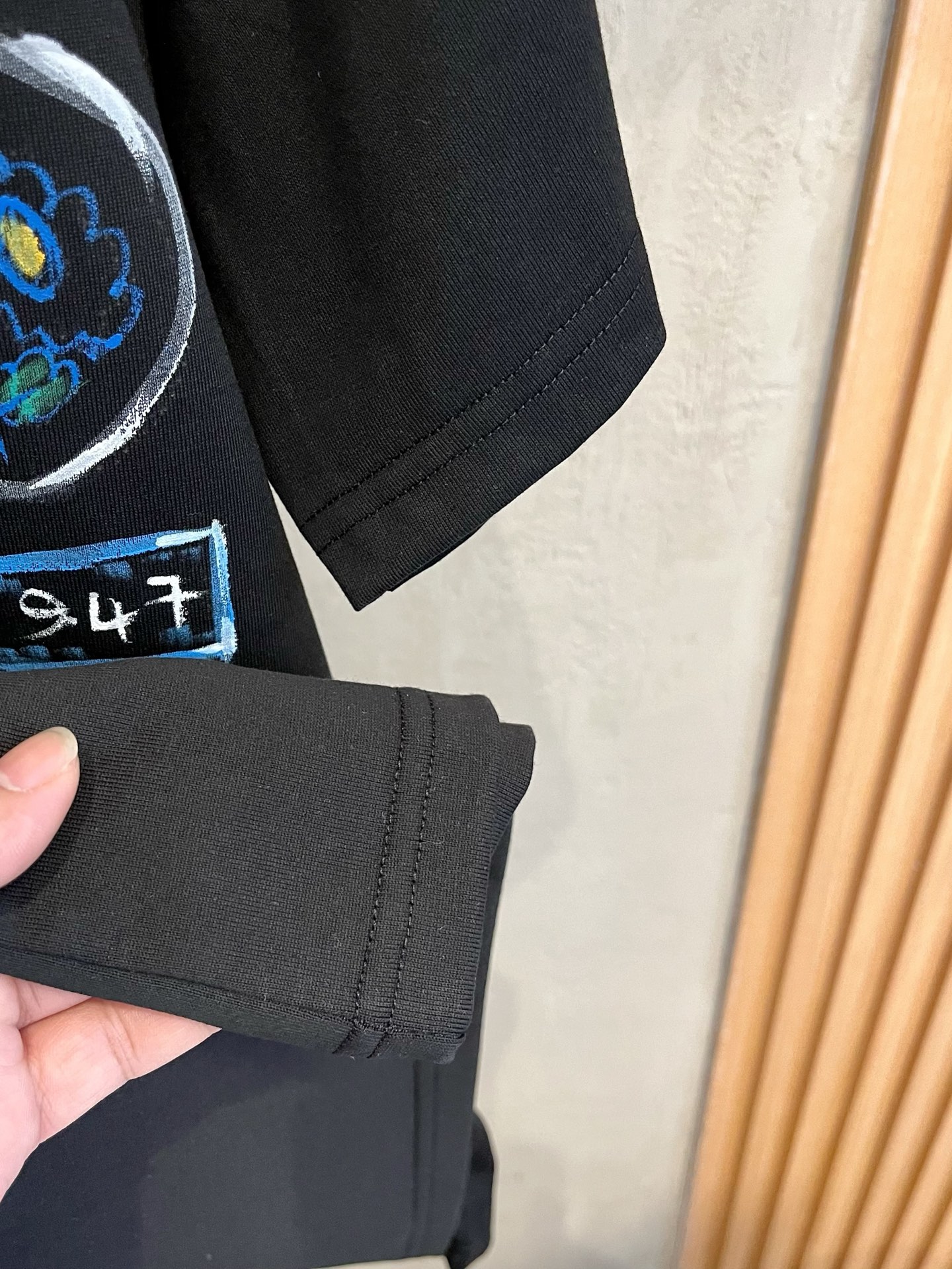  迪奥      ⚠️
重磅推荐！2025ss夏装新品 专柜在售 最新系列图案logo短袖T恤 必须人手