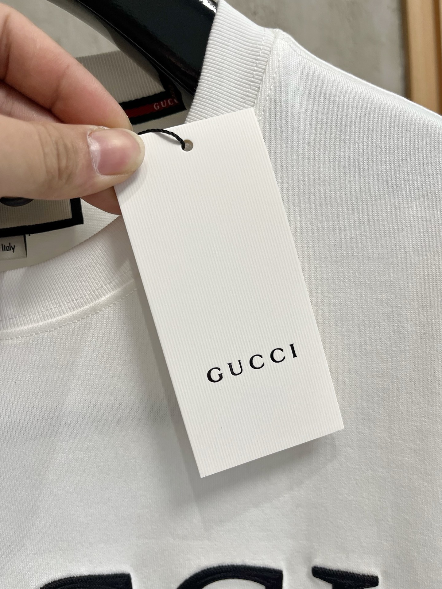  古驰      ⚠️
重磅推荐！2025ss夏装新品 专柜在售 最新系列图案logo短袖T恤 必须人手