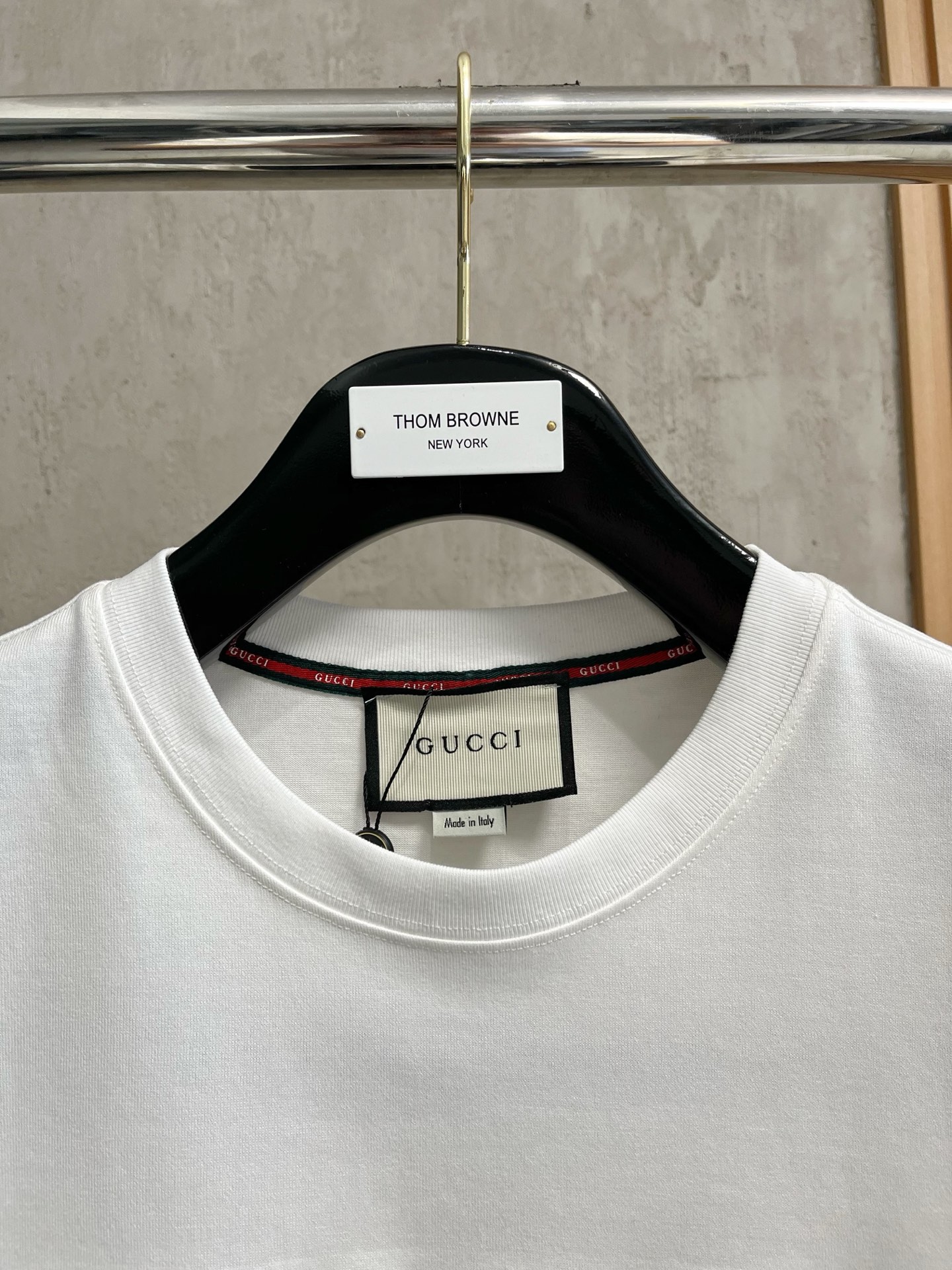  古驰      ⚠️
重磅推荐！2025ss夏装新品 专柜在售 最新系列图案logo短袖T恤 必须人手