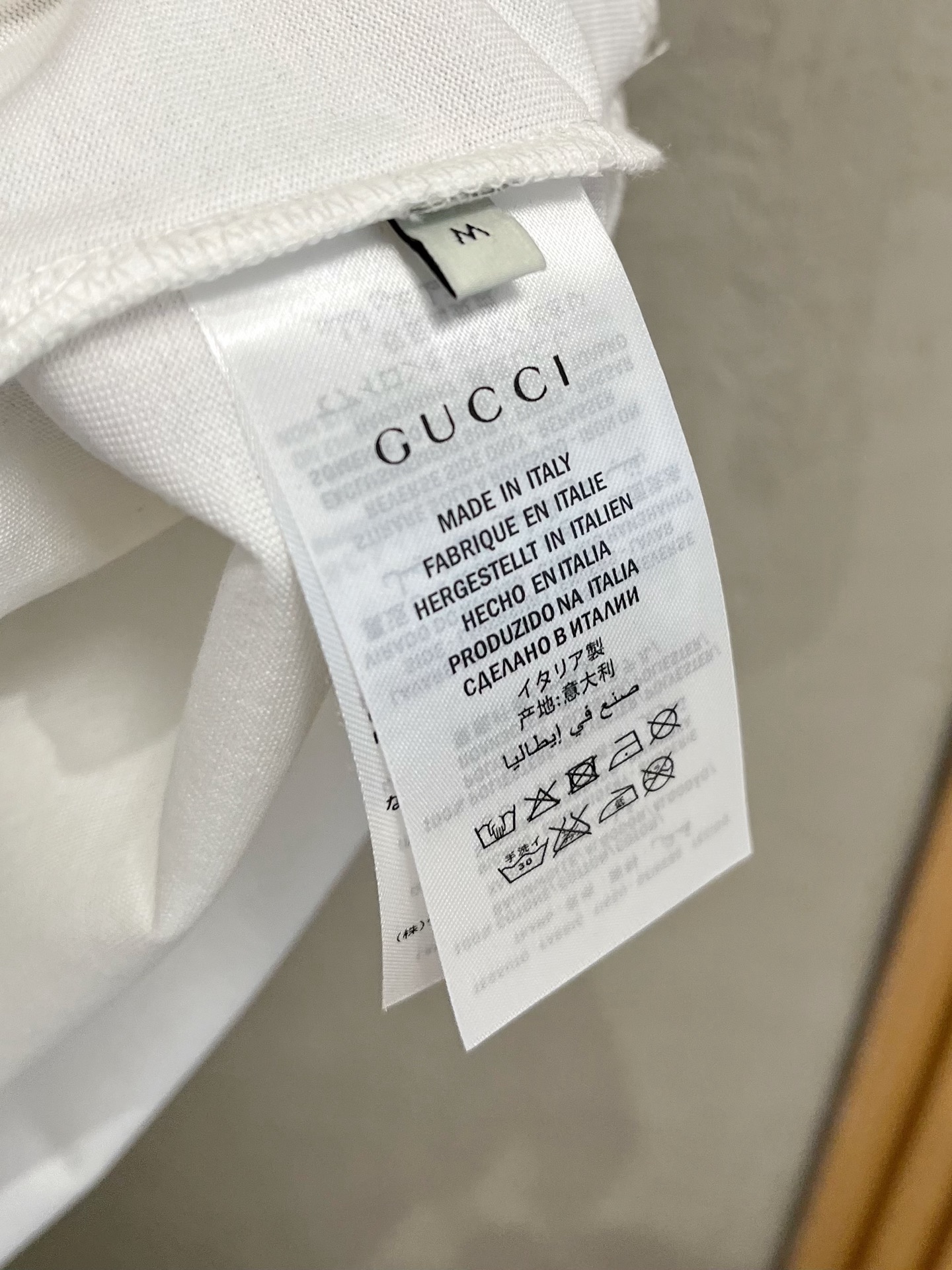  古驰      ⚠️
重磅推荐！2025ss夏装新品 专柜在售 最新系列图案logo短袖T恤 必须人手