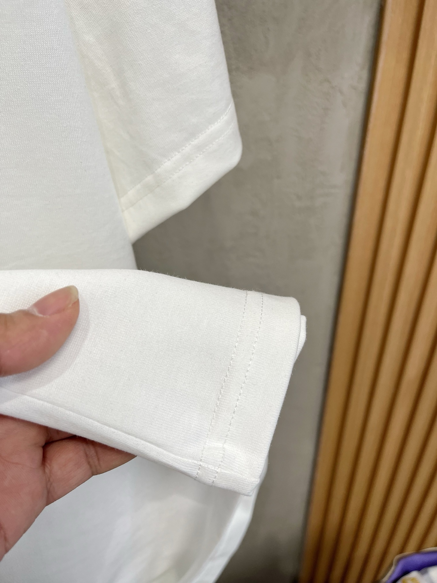  古驰      ⚠️
重磅推荐！2025ss夏装新品 专柜在售 最新系列图案logo短袖T恤 必须人手