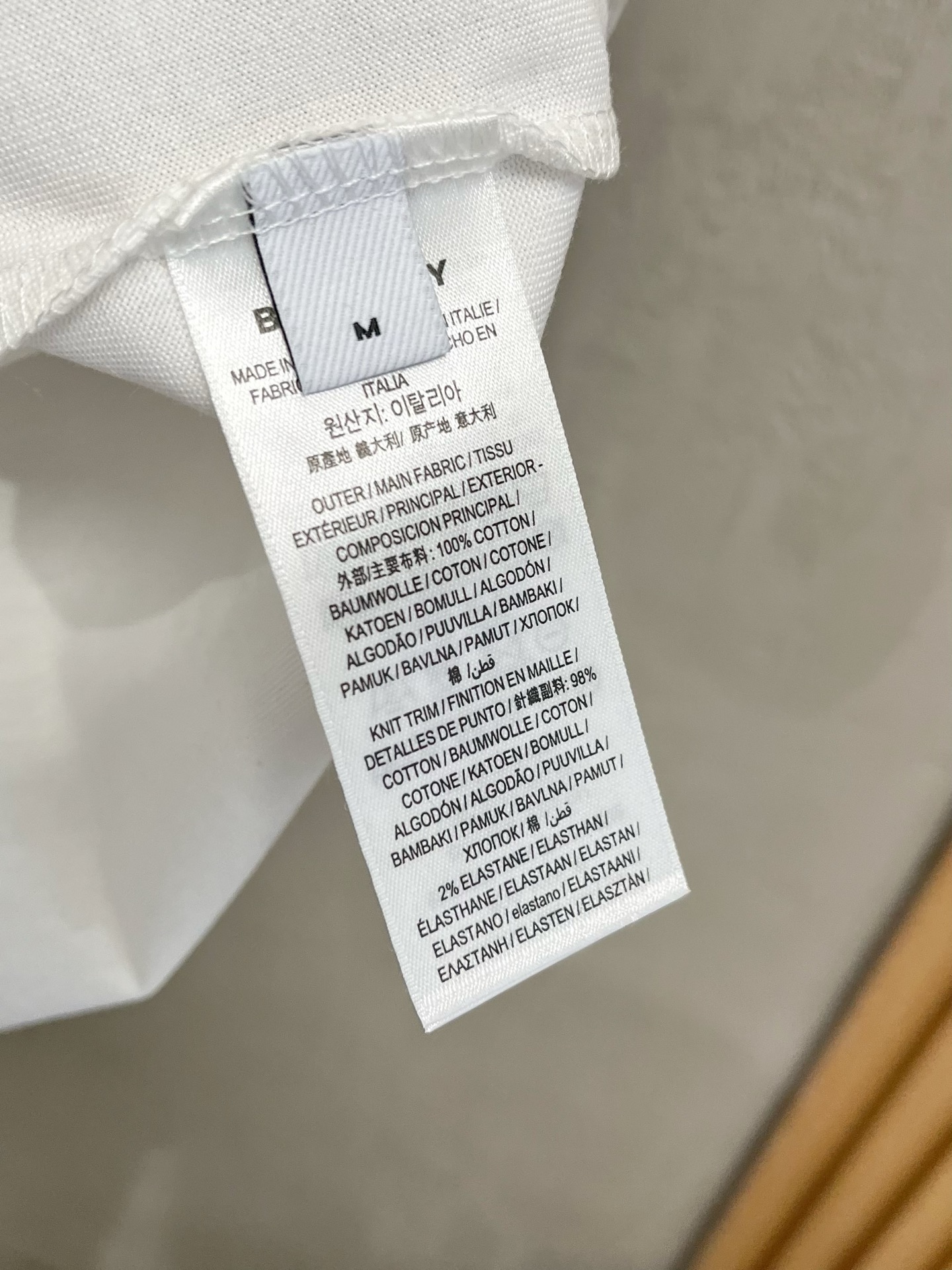  巴宝莉      ⚠️
重磅推荐！2025ss夏装新品 专柜在售 最新系列图案logo短袖T恤 必须人