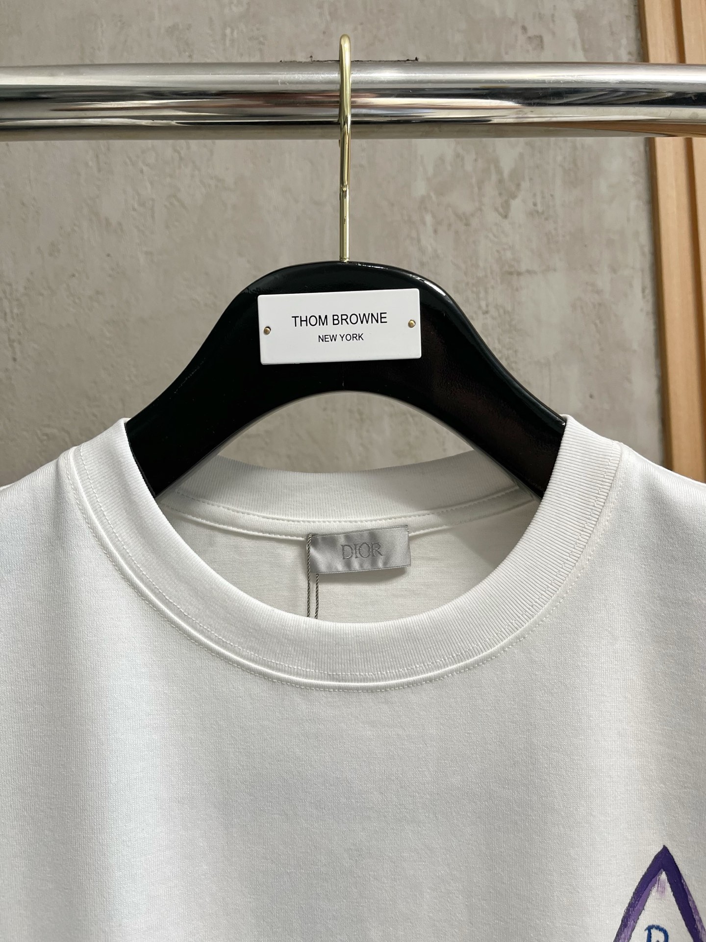  迪奥      ⚠️
重磅推荐！2025ss夏装新品 专柜在售 最新系列图案logo短袖T恤 必须人手