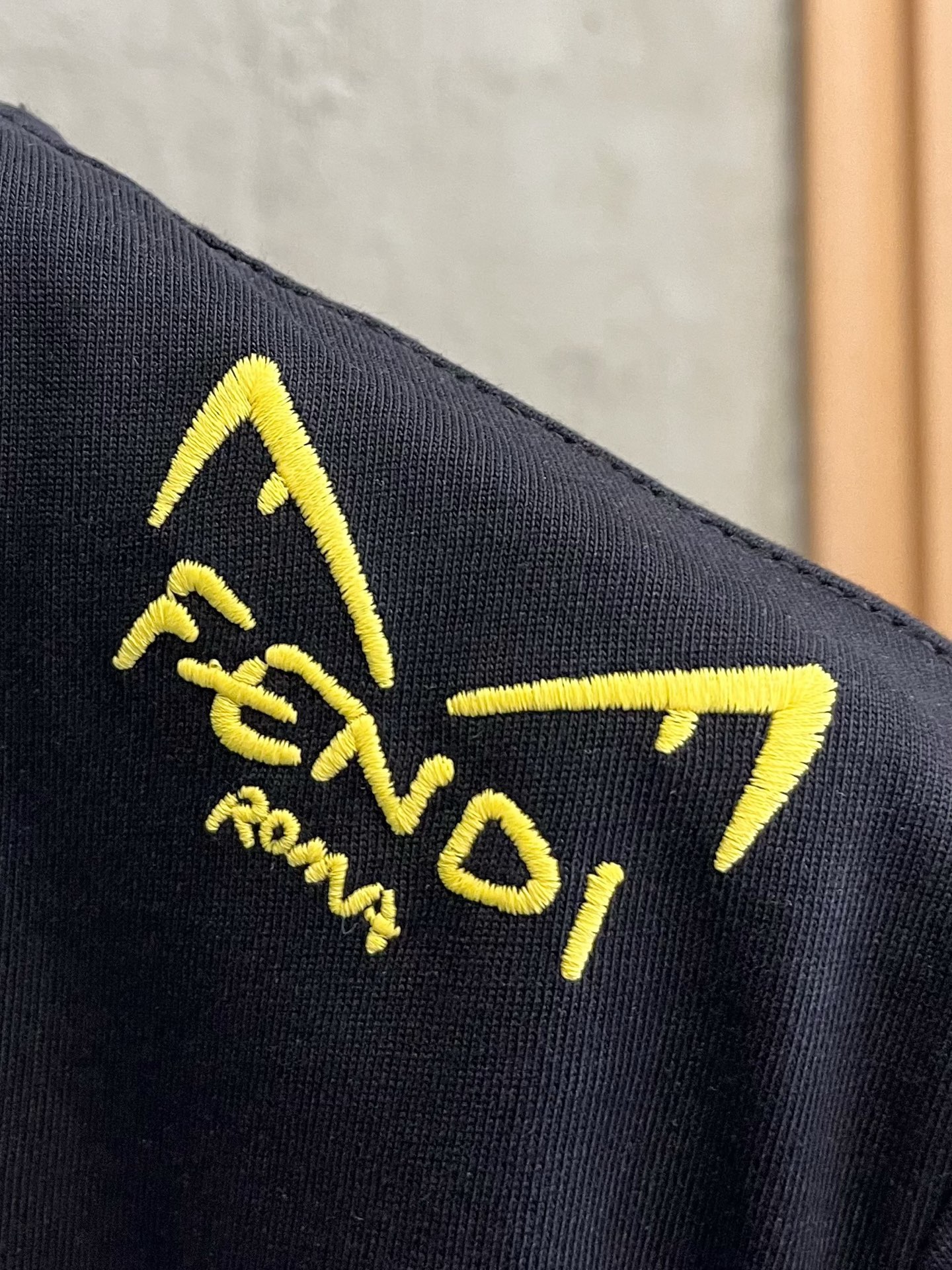 Fendi  T恤服装 4