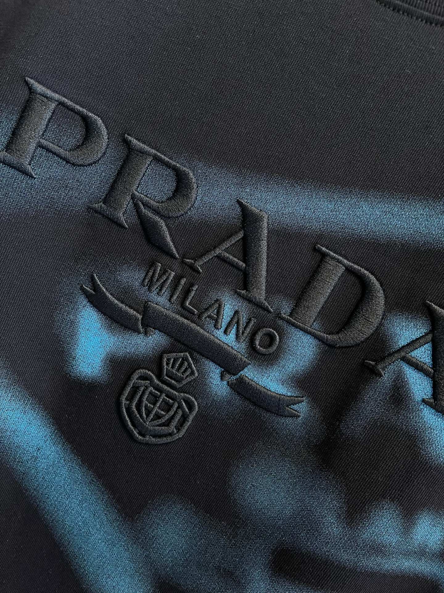 Prada  T恤服装 4