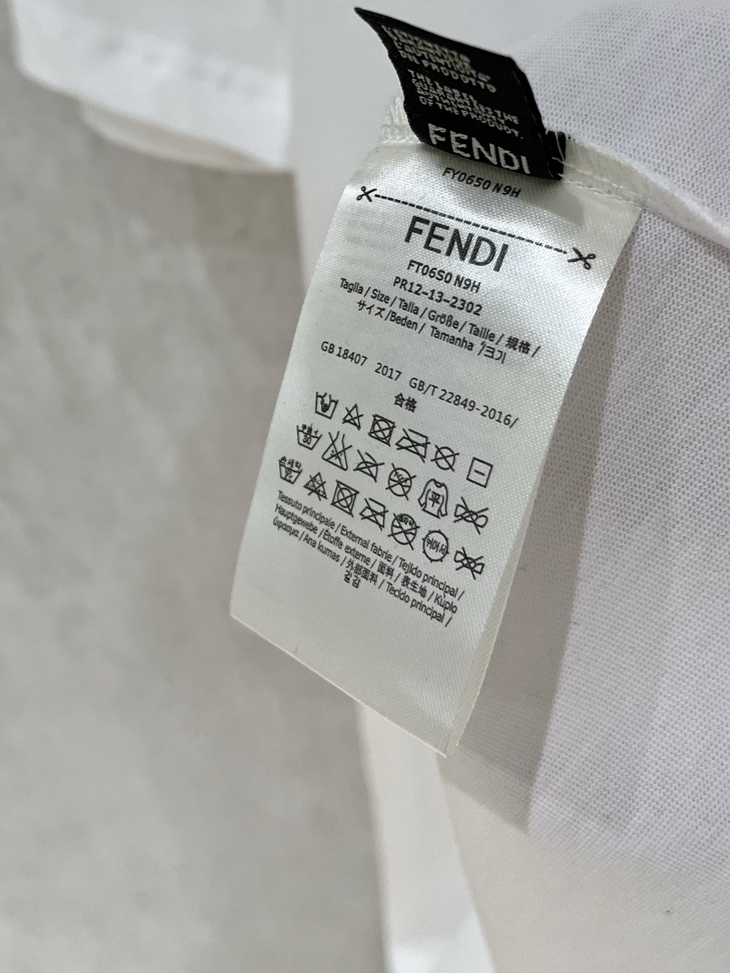  芬*Fendi 25SS春夏新款首发专柜最新款短袖圆领T恤 高端订制 设计前卫时尚！品牌logo重工艺