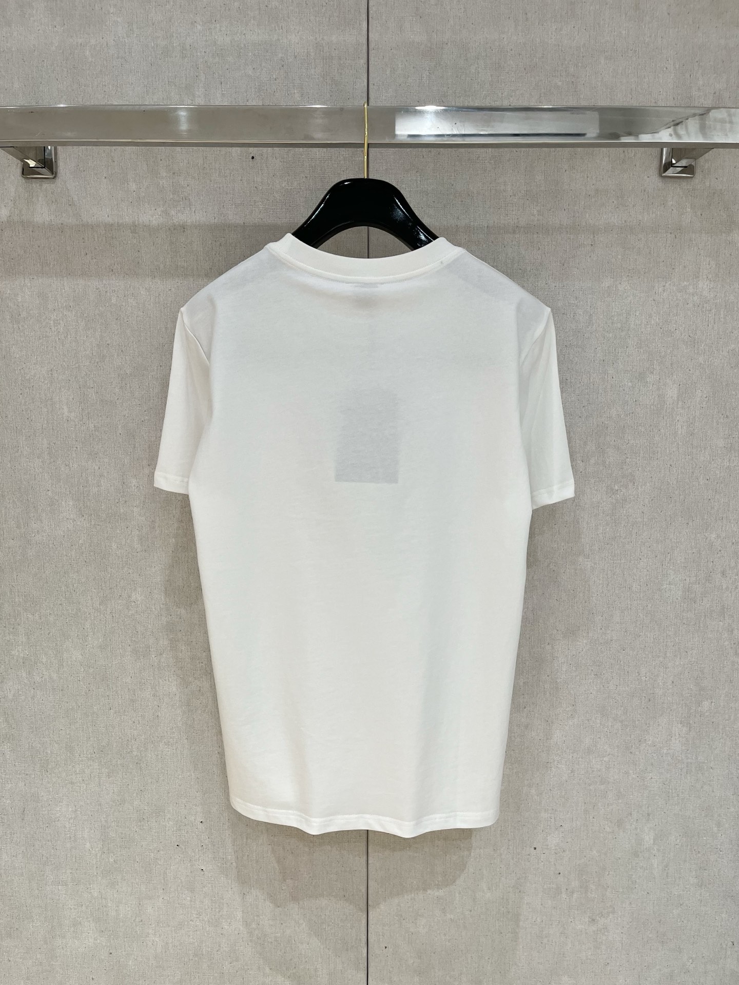  芬*Fendi 25SS春夏新款首发专柜最新款短袖圆领T恤 高端订制 设计前卫时尚！品牌logo重工艺