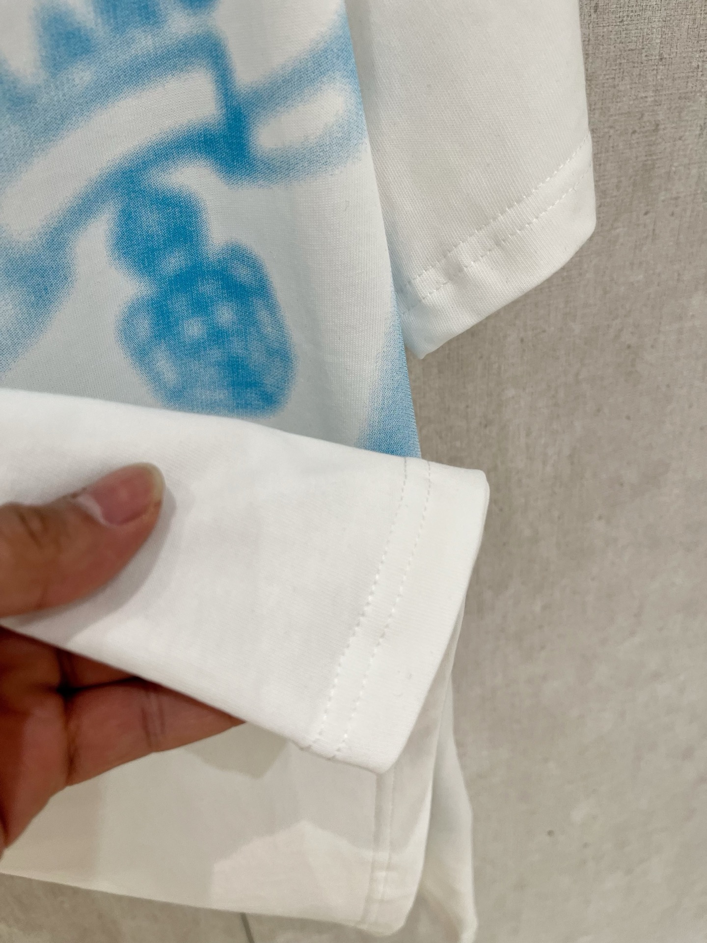  普拉*Prada 25SS春夏新款首发专柜最新款短袖圆领T恤 高端订制 设计前卫时尚！品牌logo重工