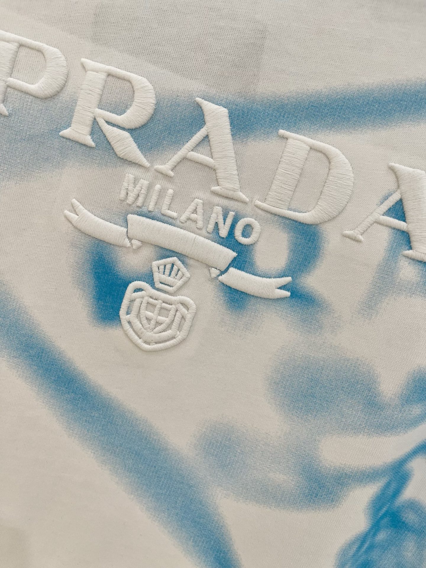  普拉*Prada 25SS春夏新款首发专柜最新款短袖圆领T恤 高端订制 设计前卫时尚！品牌logo重工