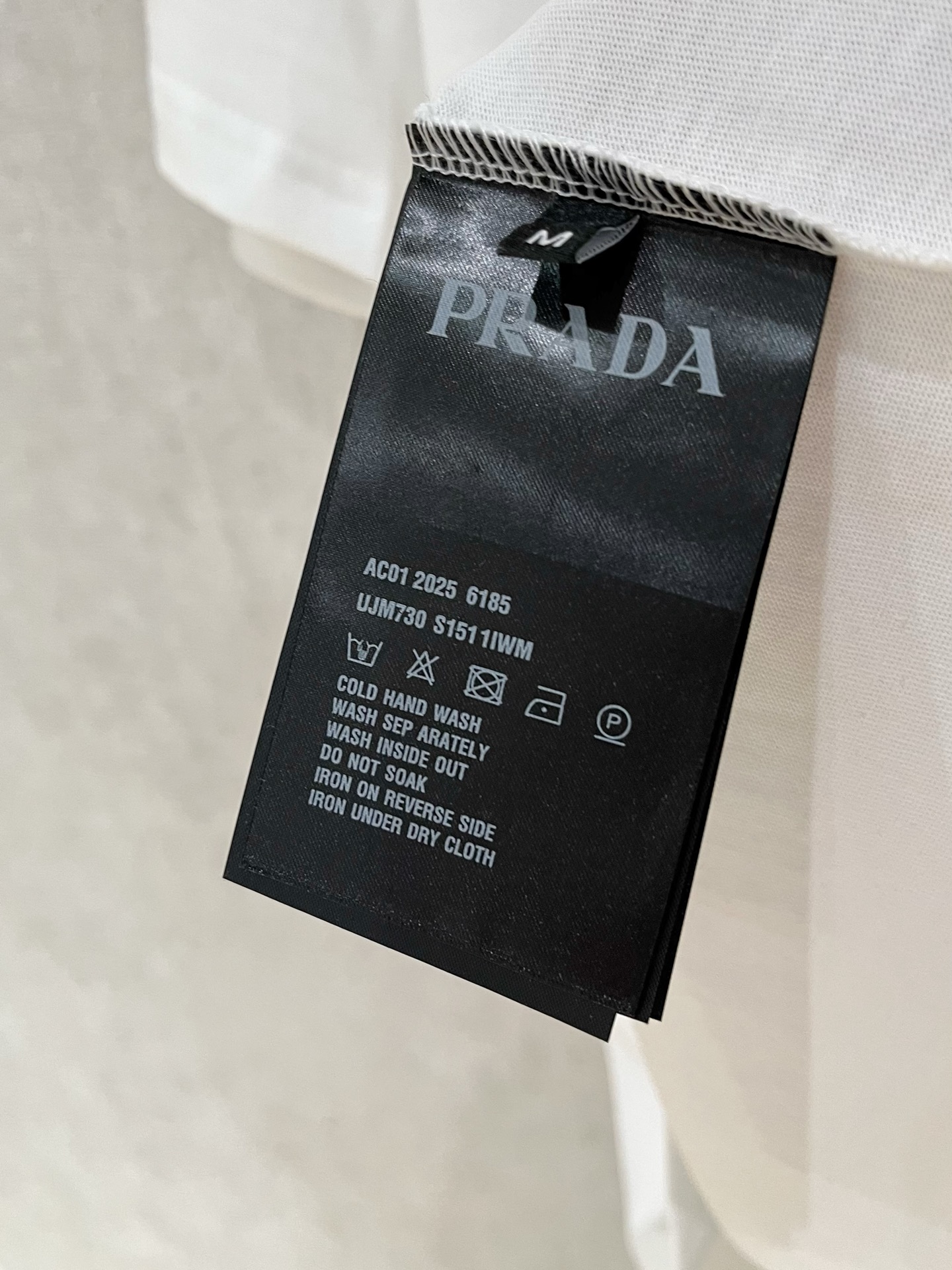  普拉*Prada 25SS春夏新款首发专柜最新款短袖圆领T恤 高端订制 设计前卫时尚！品牌logo重工