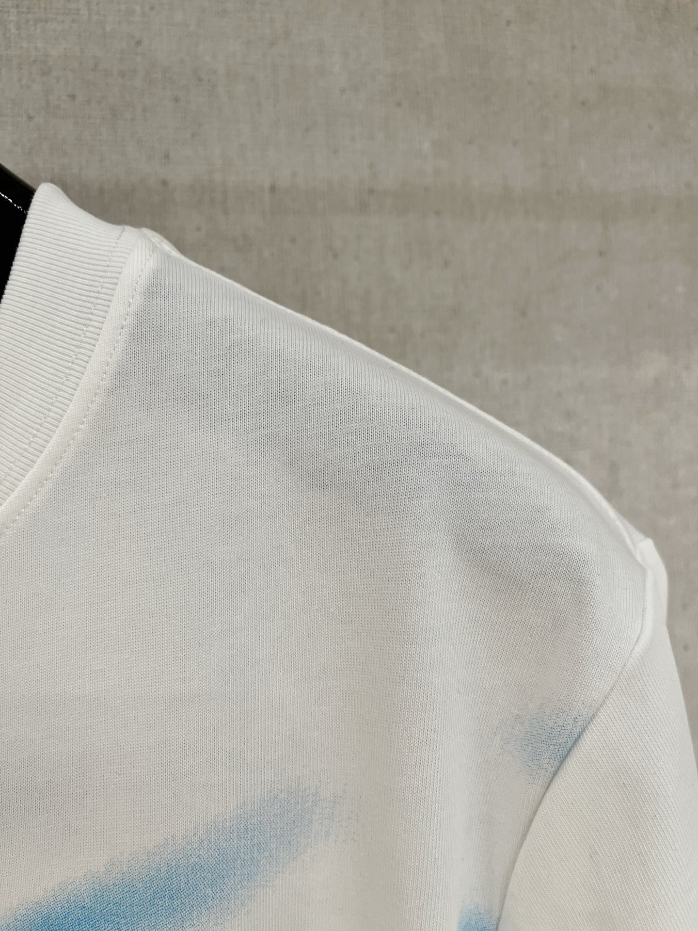  普拉*Prada 25SS春夏新款首发专柜最新款短袖圆领T恤 高端订制 设计前卫时尚！品牌logo重工