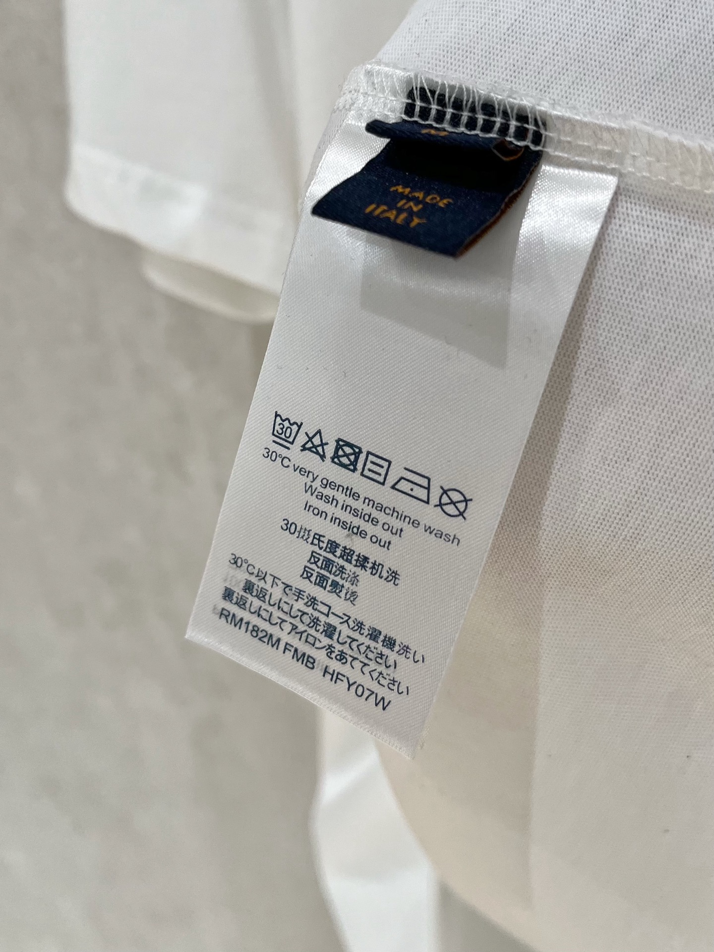  路易威*1V 25SS春夏新款首发专柜最新款短袖圆领T恤 手绘高端订制 设计前卫时尚！品牌logo重工