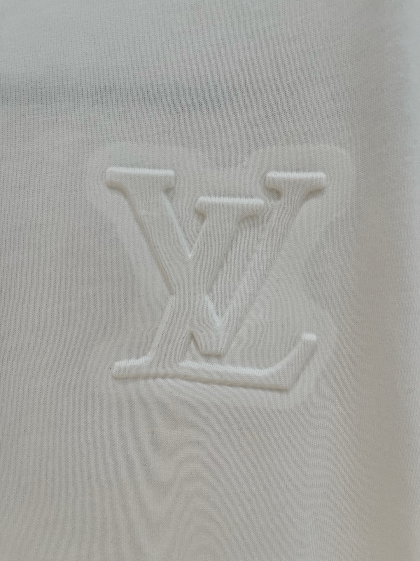  路易威*1V 25SS春夏新款首发专柜最新款短袖圆领T恤 手绘高端订制 设计前卫时尚！品牌logo重工