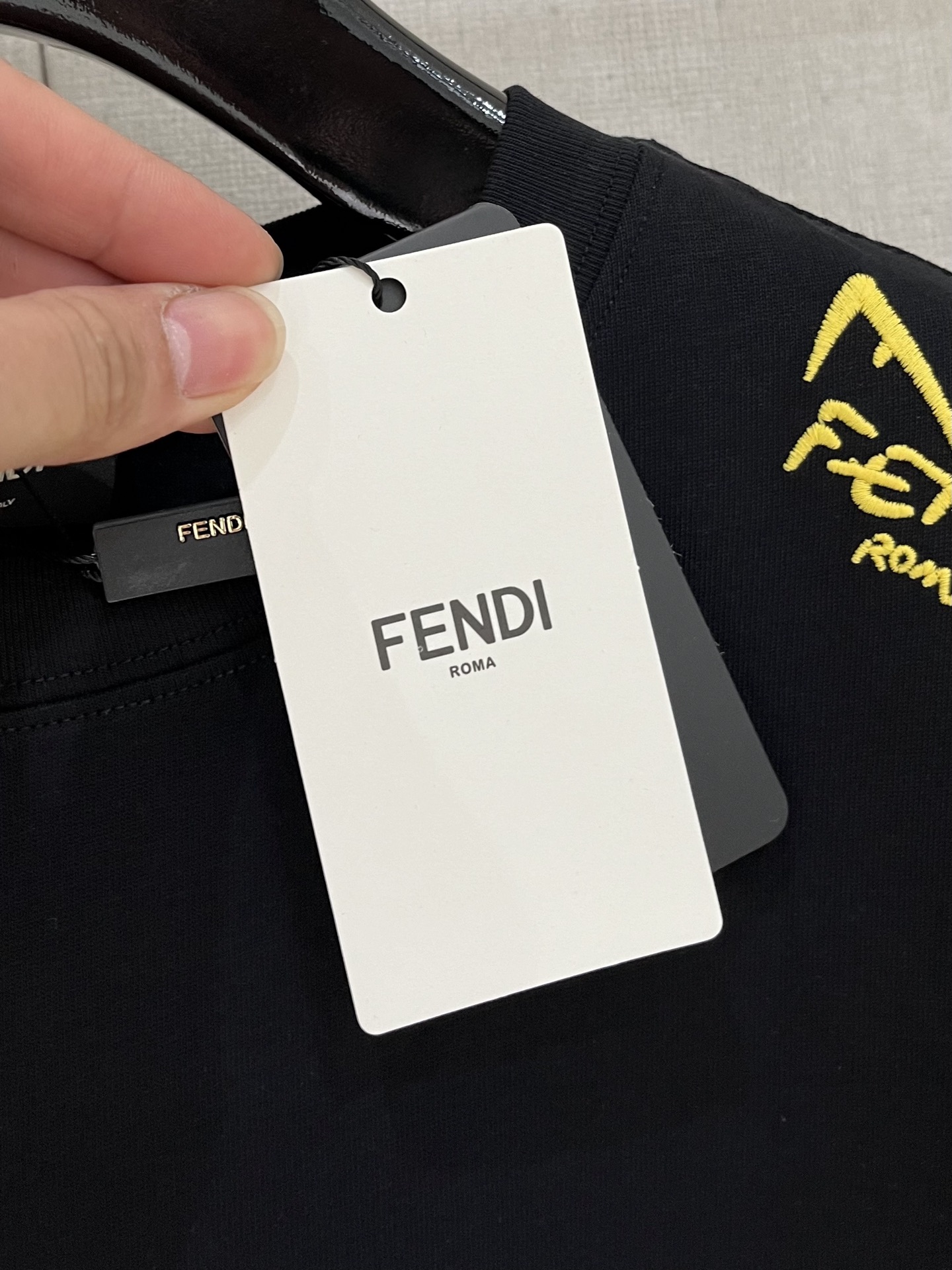  芬*Fendi 25SS春夏新款首发专柜最新款短袖圆领T恤 高端订制 设计前卫时尚！品牌logo重工艺