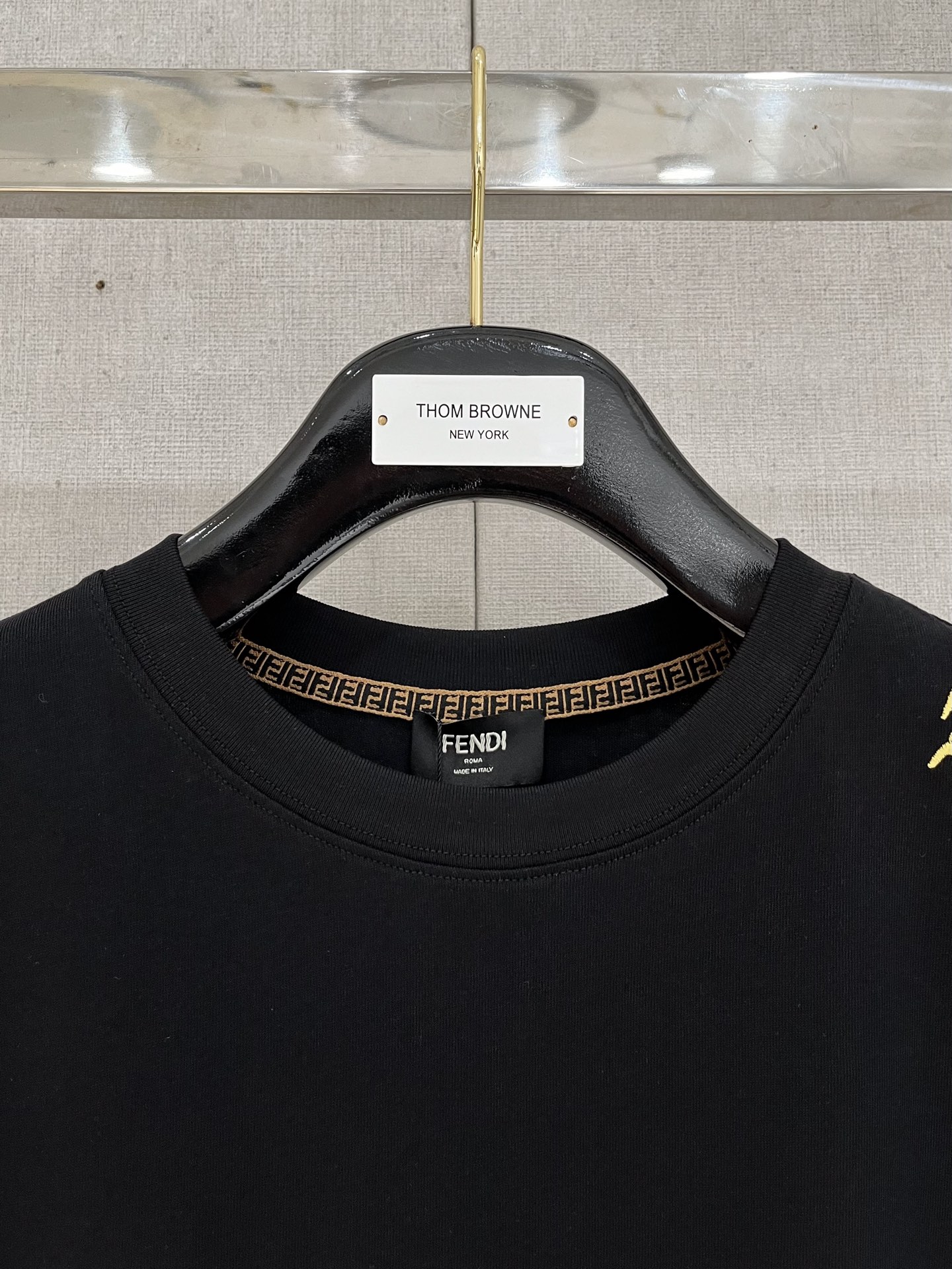  芬*Fendi 25SS春夏新款首发专柜最新款短袖圆领T恤 高端订制 设计前卫时尚！品牌logo重工艺