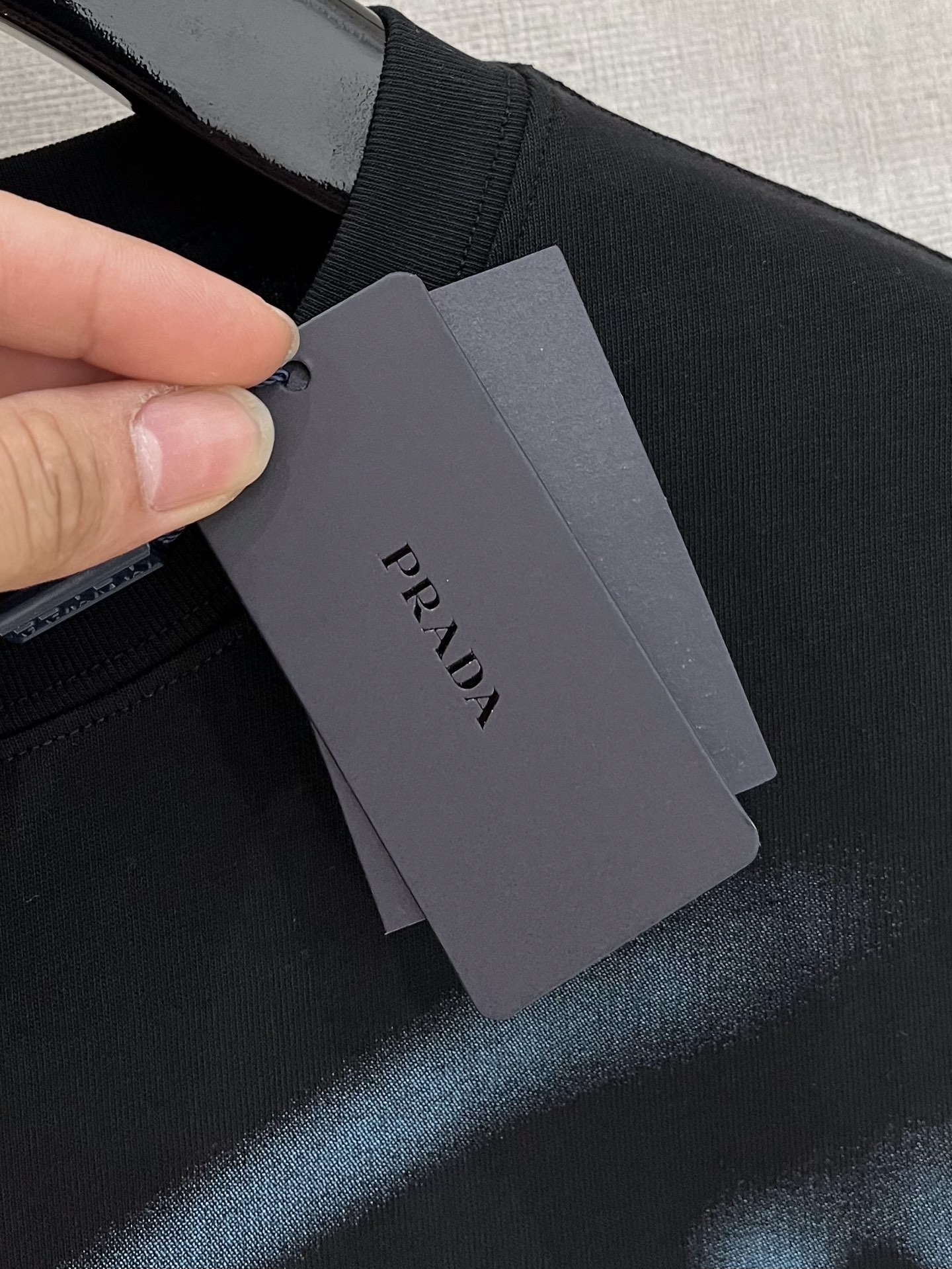  普拉*Prada 25SS春夏新款首发专柜最新款短袖圆领T恤 高端订制 设计前卫时尚！品牌logo重工