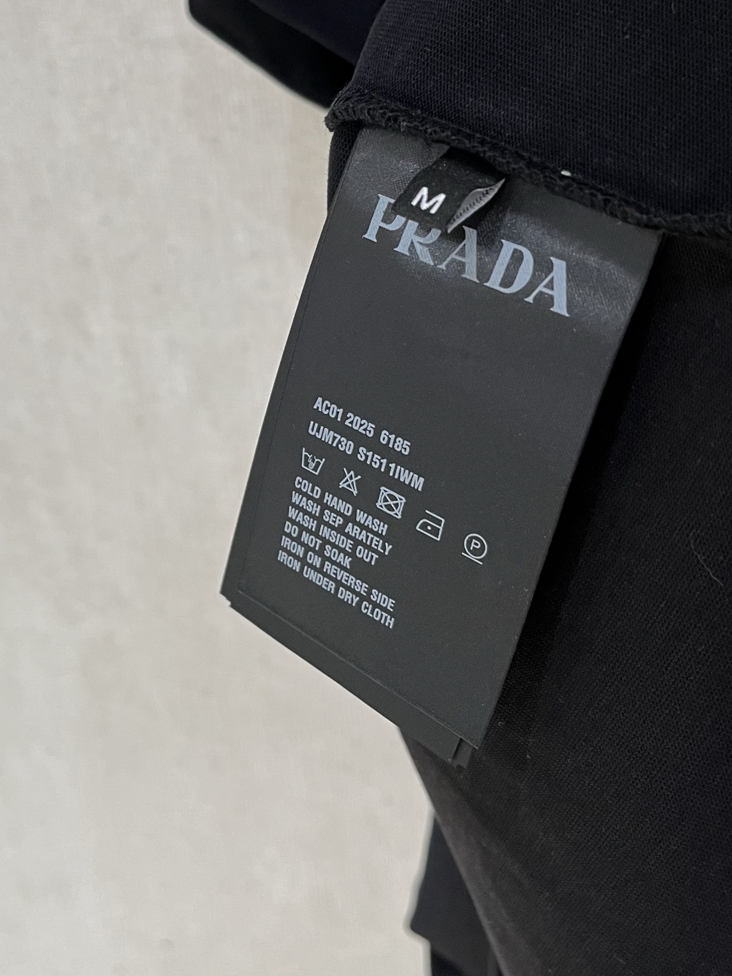  普拉*Prada 25SS春夏新款首发专柜最新款短袖圆领T恤 高端订制 设计前卫时尚！品牌logo重工