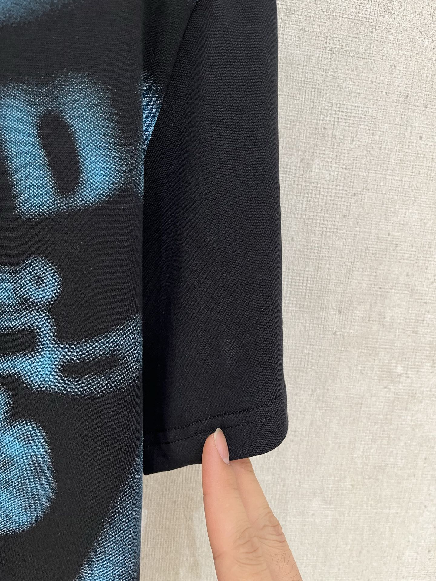  普拉*Prada 25SS春夏新款首发专柜最新款短袖圆领T恤 高端订制 设计前卫时尚！品牌logo重工