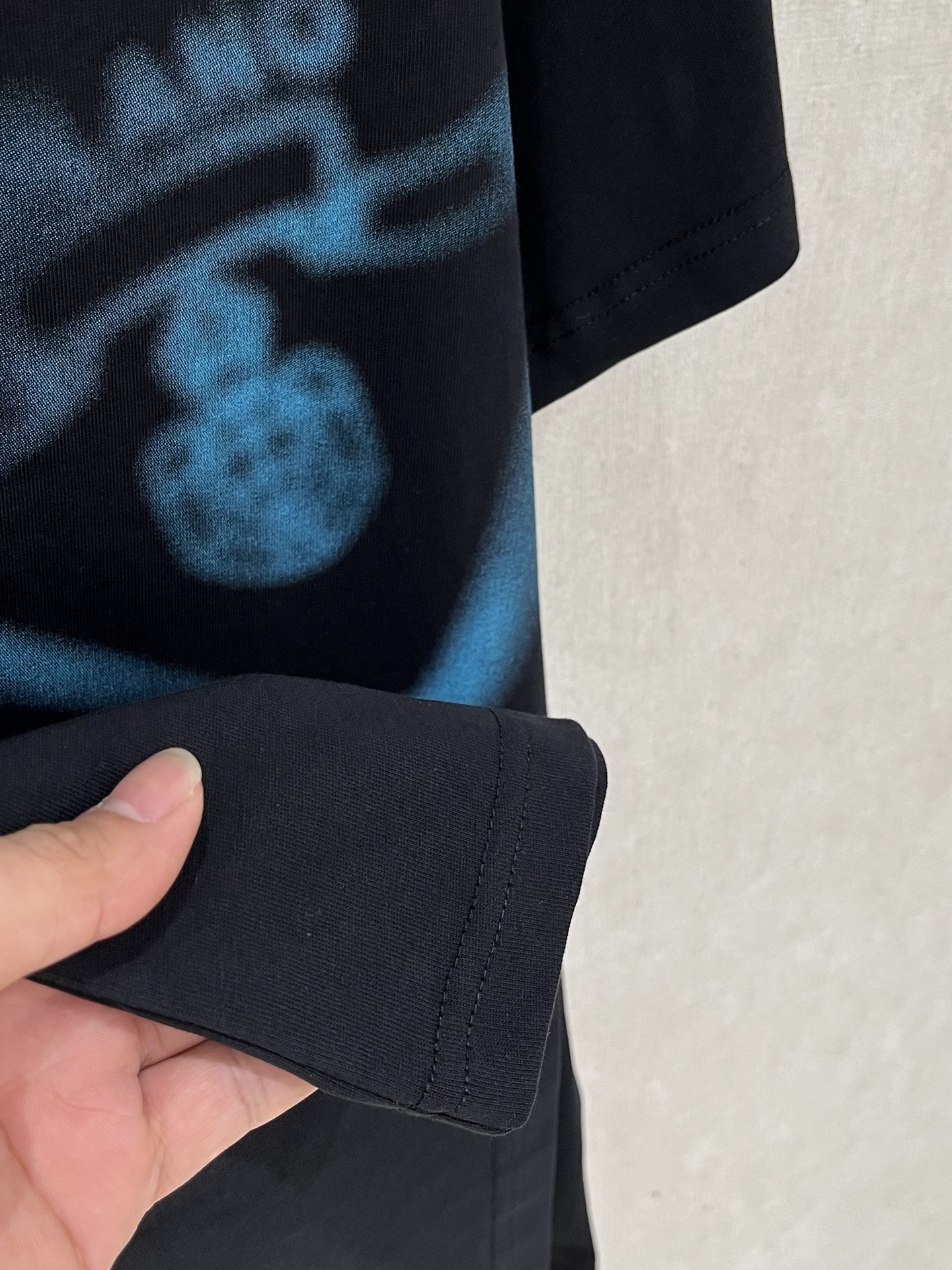  普拉*Prada 25SS春夏新款首发专柜最新款短袖圆领T恤 高端订制 设计前卫时尚！品牌logo重工