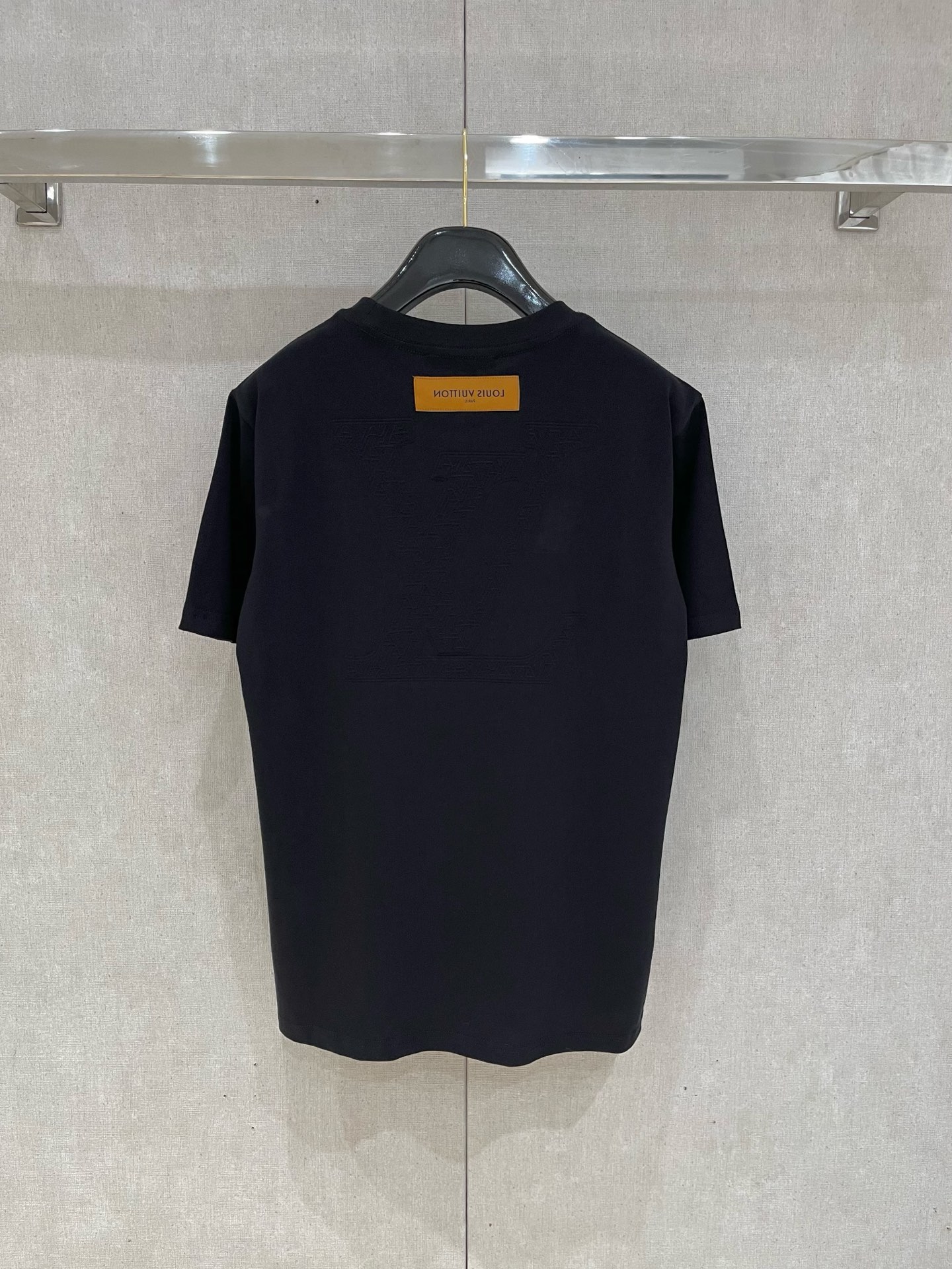  路易威*1V 25SS春夏新款首发专柜最新款短袖圆领T恤 手绘高端订制 设计前卫时尚！品牌logo重工