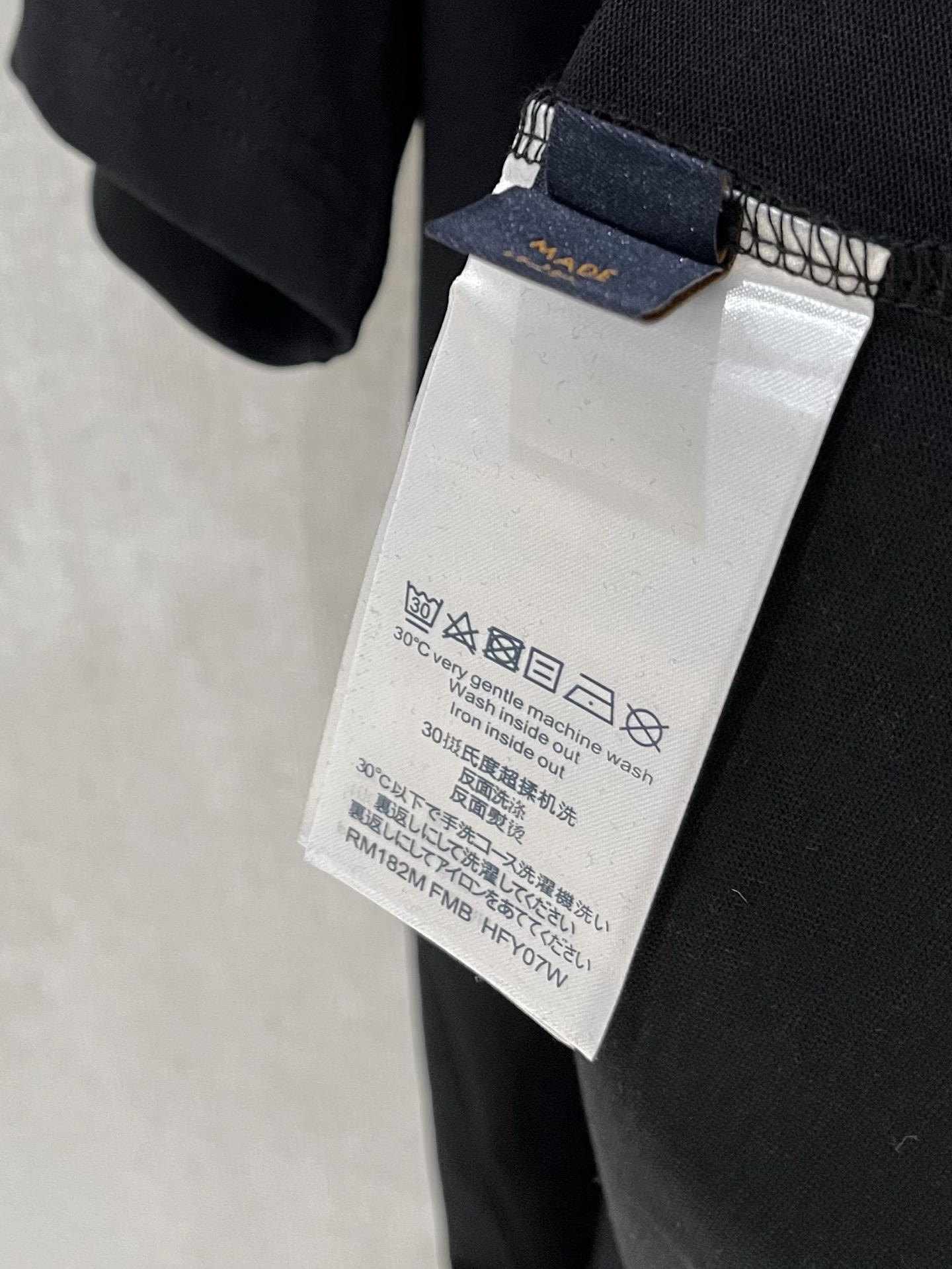  路易威*1V 25SS春夏新款首发专柜最新款短袖圆领T恤 手绘高端订制 设计前卫时尚！品牌logo重工