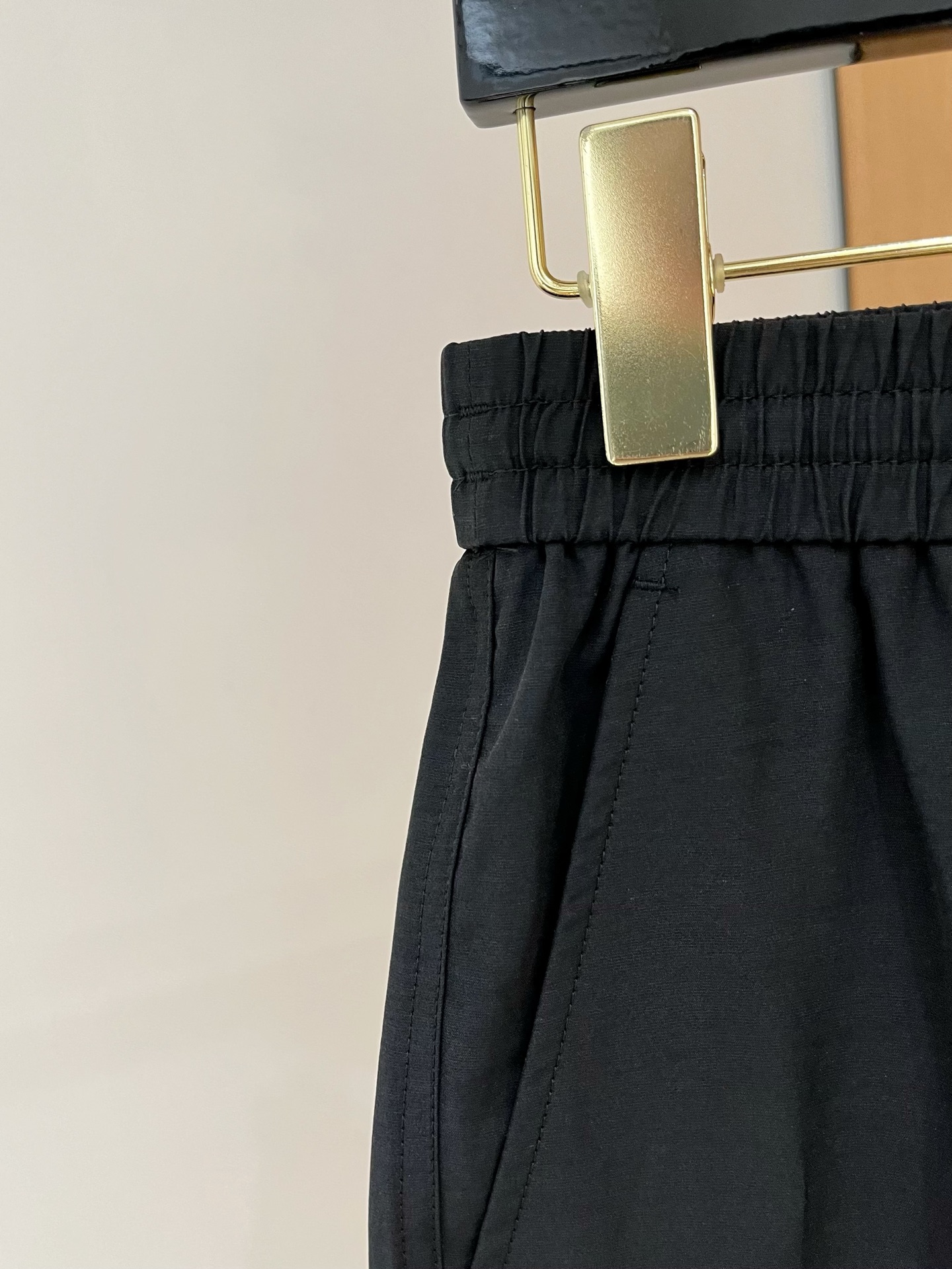 “Men’s Leisure Shorts: Top-of-the-Art Tweezers for Fashion and Comfort in Outdoor Activities” - 图片 3